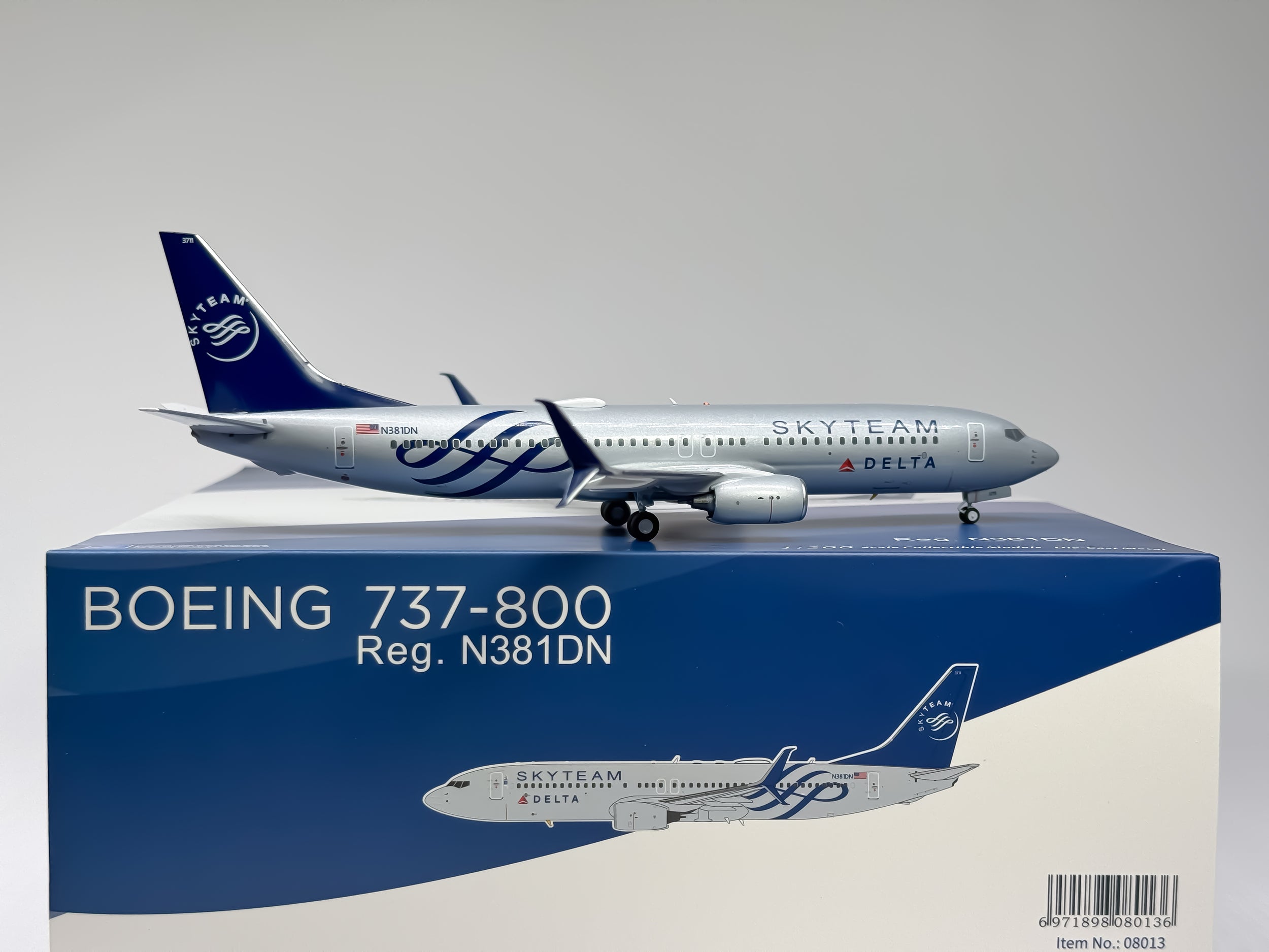 Delta Air Lines Boeing 737-800 1:200 NG Models N381DN (08013)