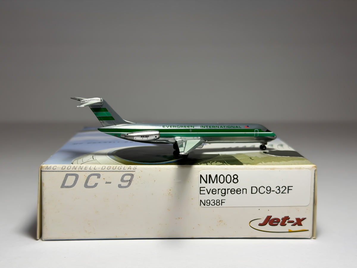 Evergreen Douglas DC-9-32F 1:400 Net Models N938F (NM008)