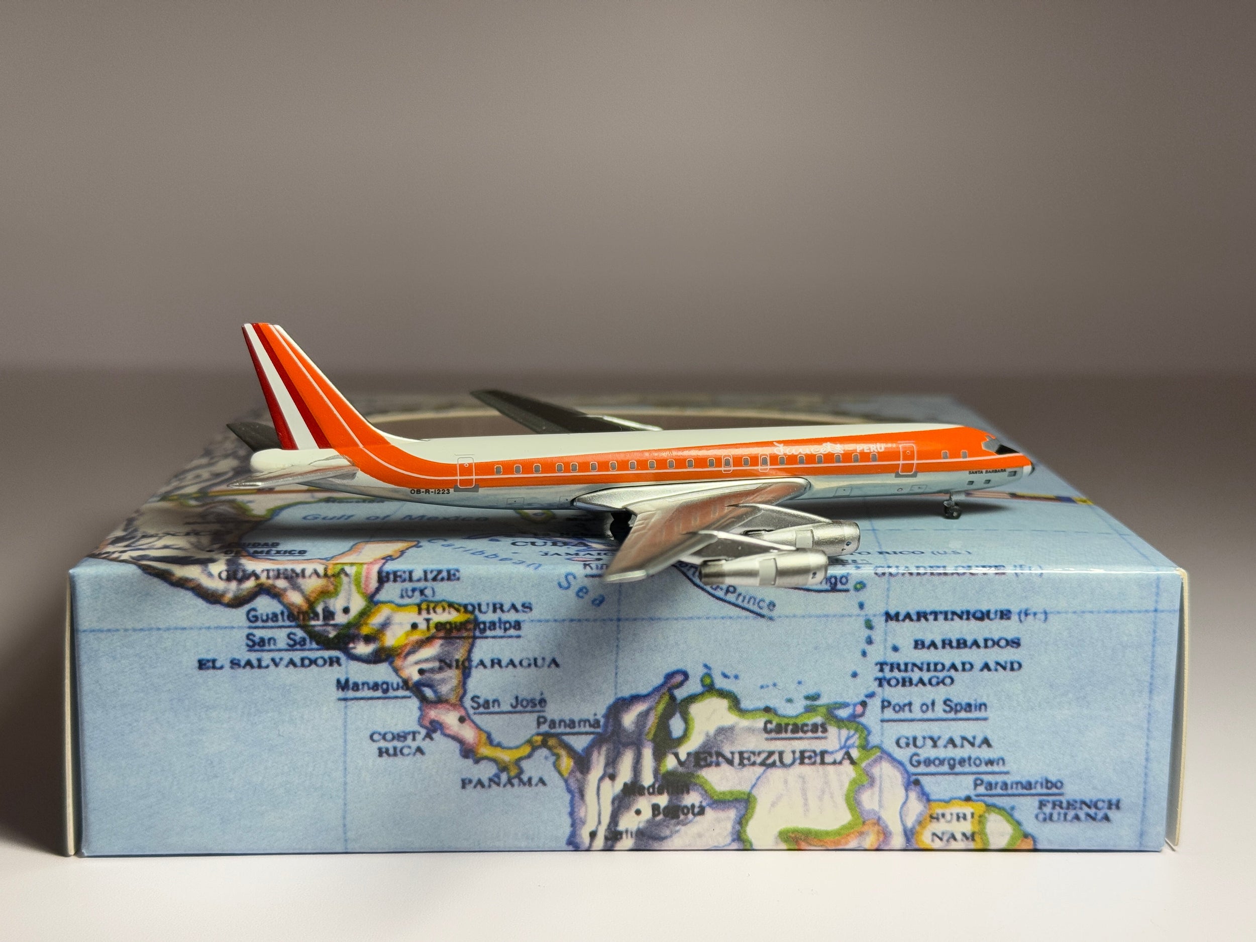 Aeroclassics 1:400 Faucett Peru Douglas DC-8-51 OB-R-1223 Santa Barbara ACOBR1223