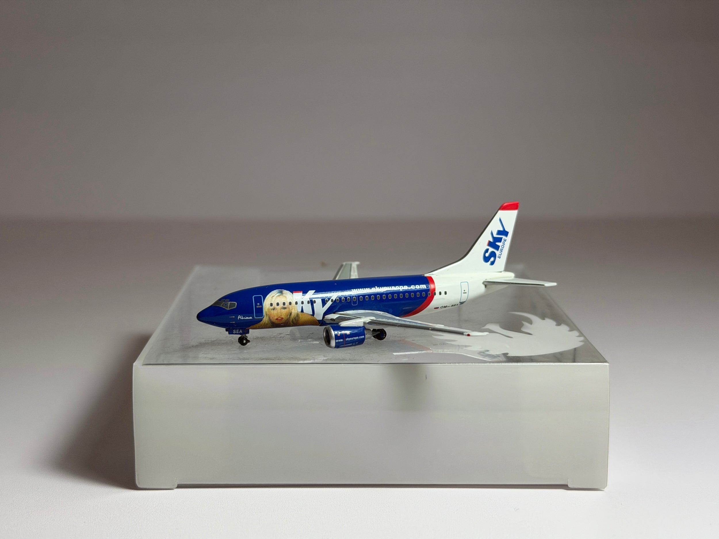 Sky Europe Boeing 737-500 1:400 Phoenix OM-SEA (PH4ESK044)