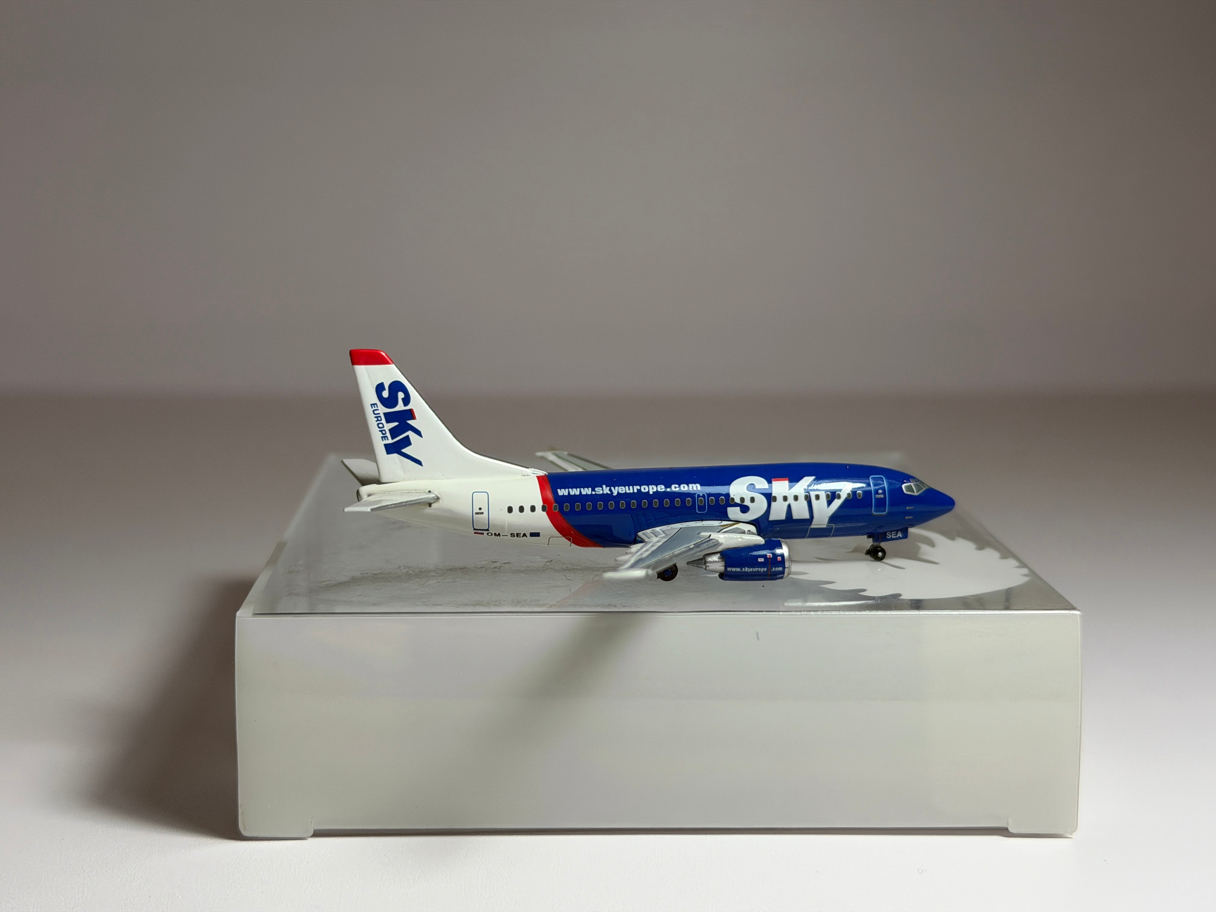 Sky Europe Boeing 737-500 1:400 Phoenix OM-SEA (PH4ESK044)
