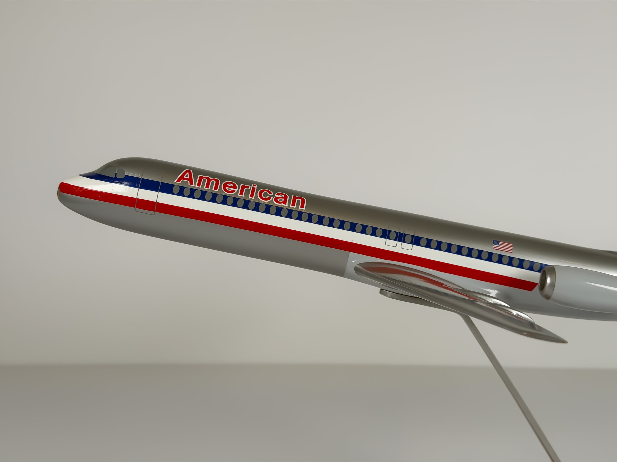 1:100 American Airlines Fokker F-100 - Eagle - Bare Metal | PACMIN