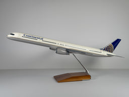 1:100 Continental Airlines Boeing 757-300 - Globe | PACMIN