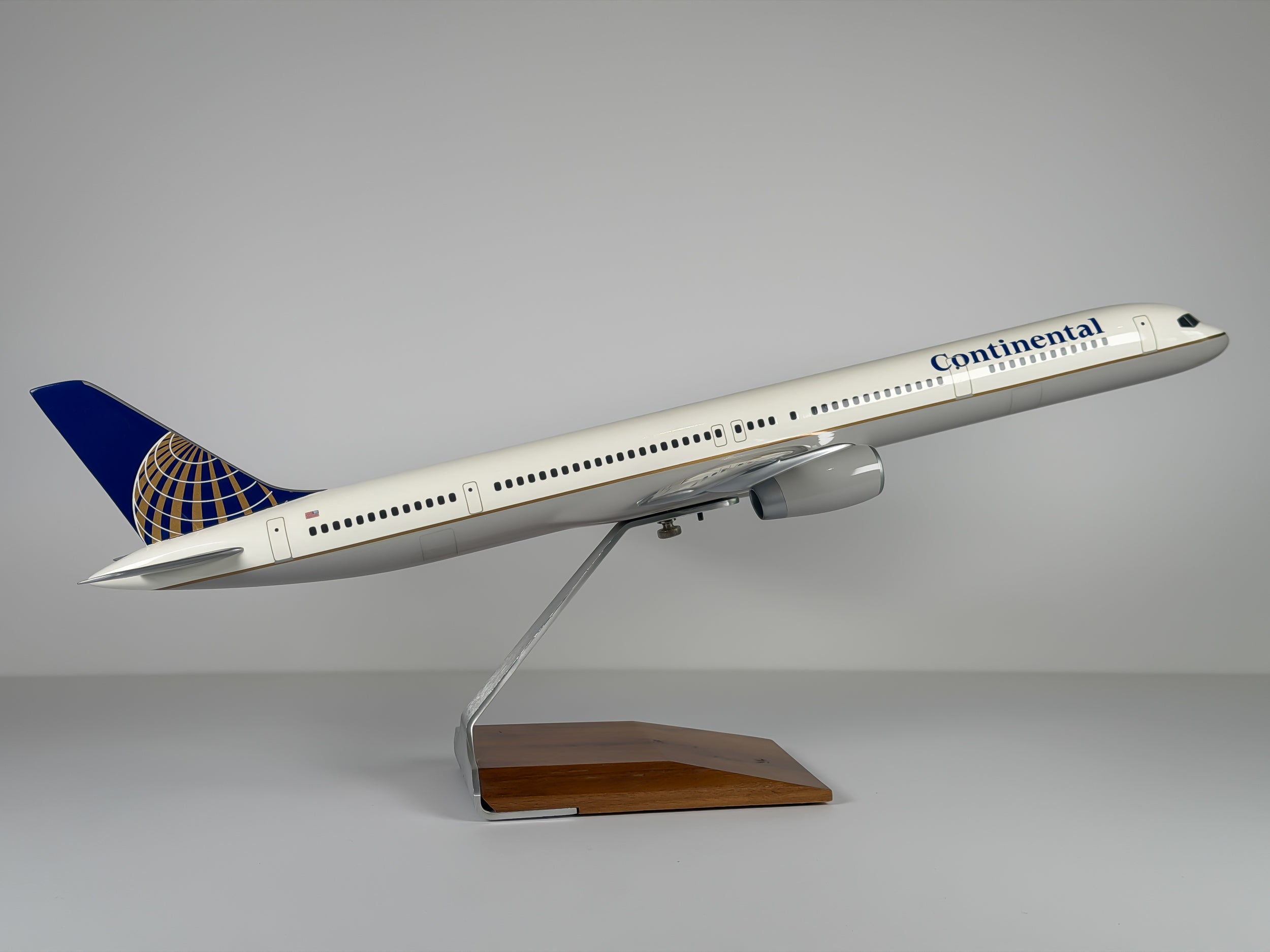 1:100 Continental Airlines Boeing 757-300 - Globe | PACMIN