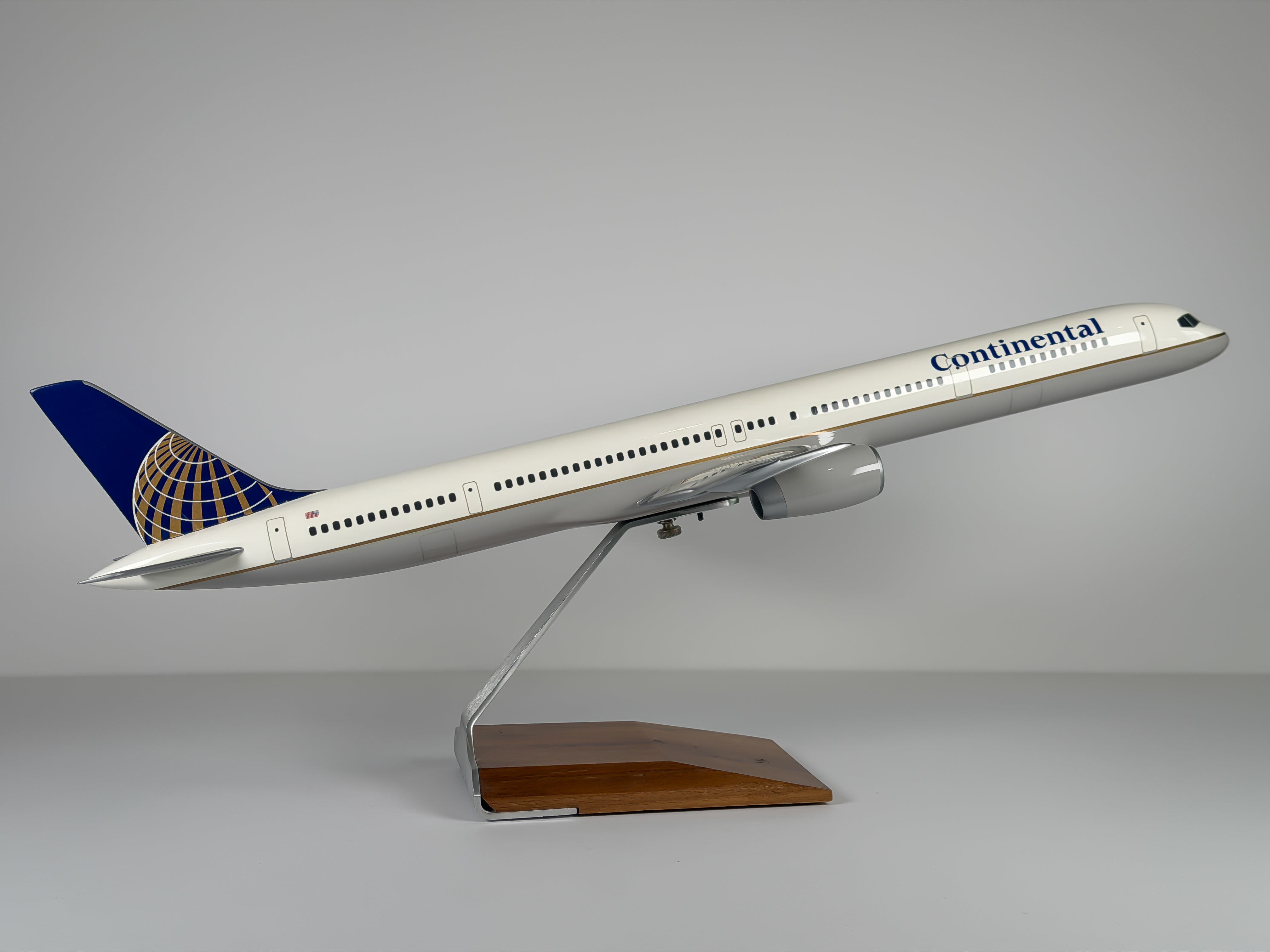 1:100 Continental Airlines Boeing 757-300 - Globe | PACMIN