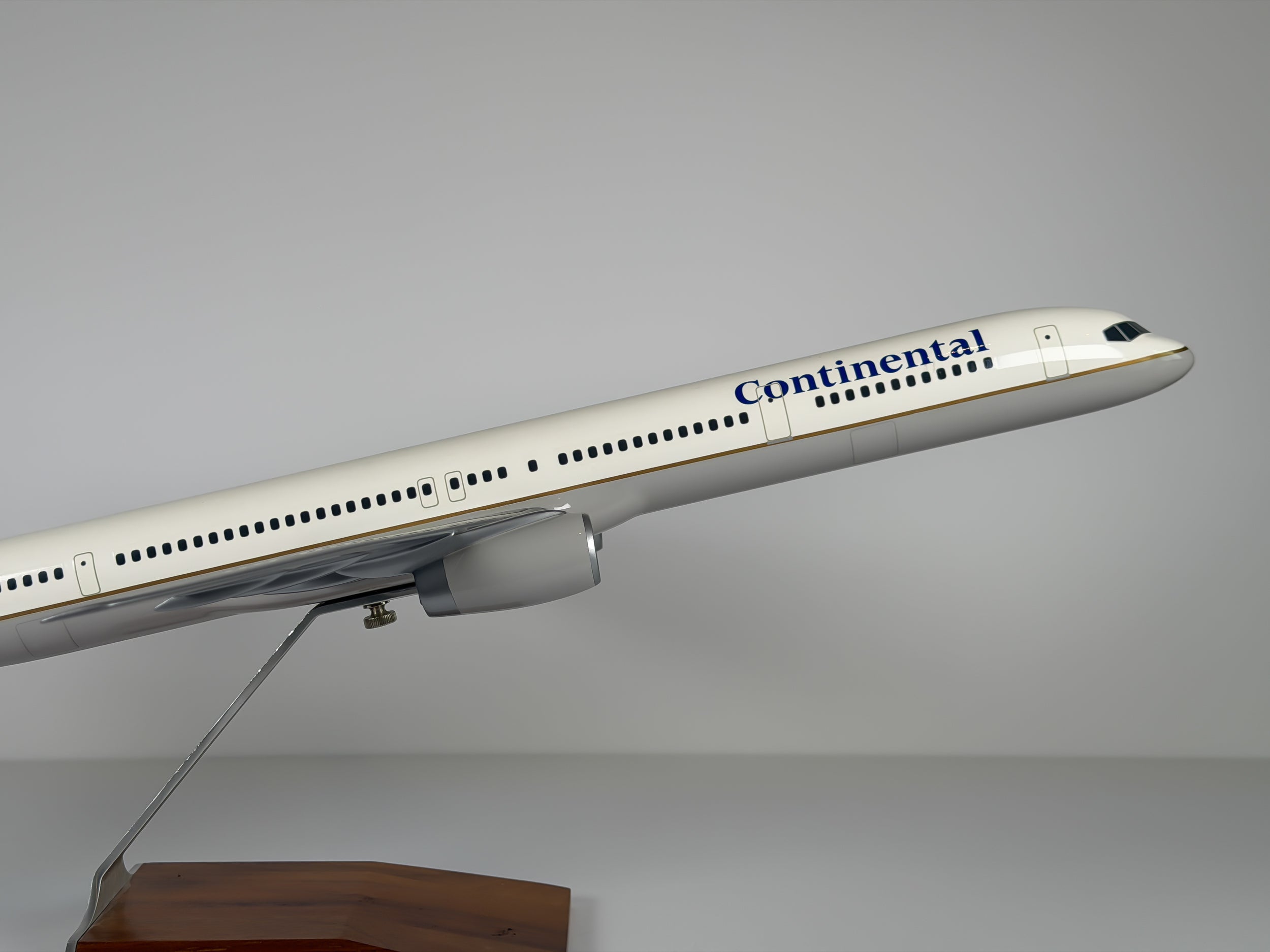 1:100 Continental Airlines Boeing 757-300 - Globe | PACMIN