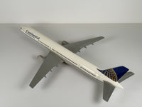 1:100 Continental Airlines Boeing 757-300 - Globe | PACMIN