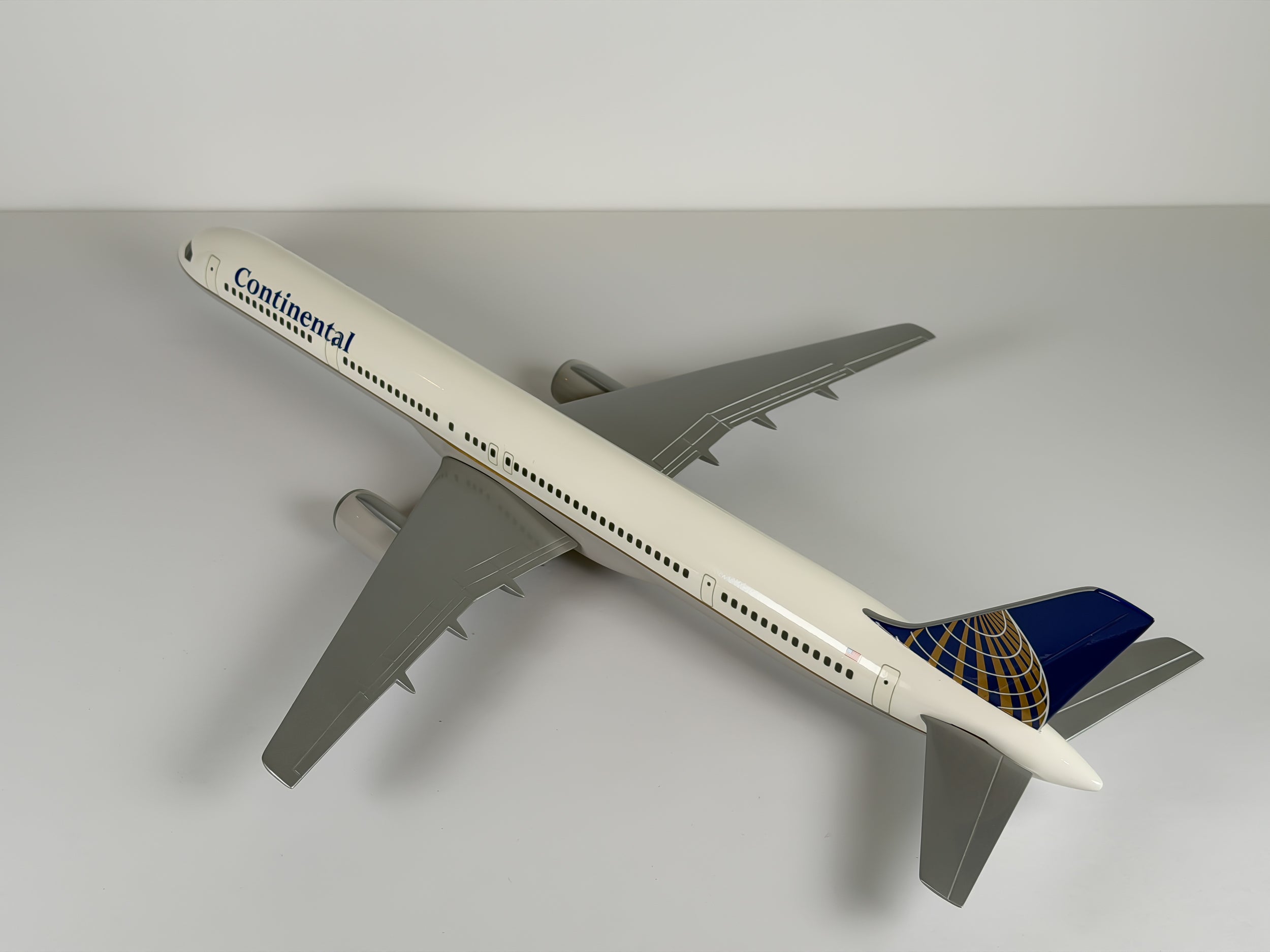 1:100 Continental Airlines Boeing 757-300 - Globe | PACMIN