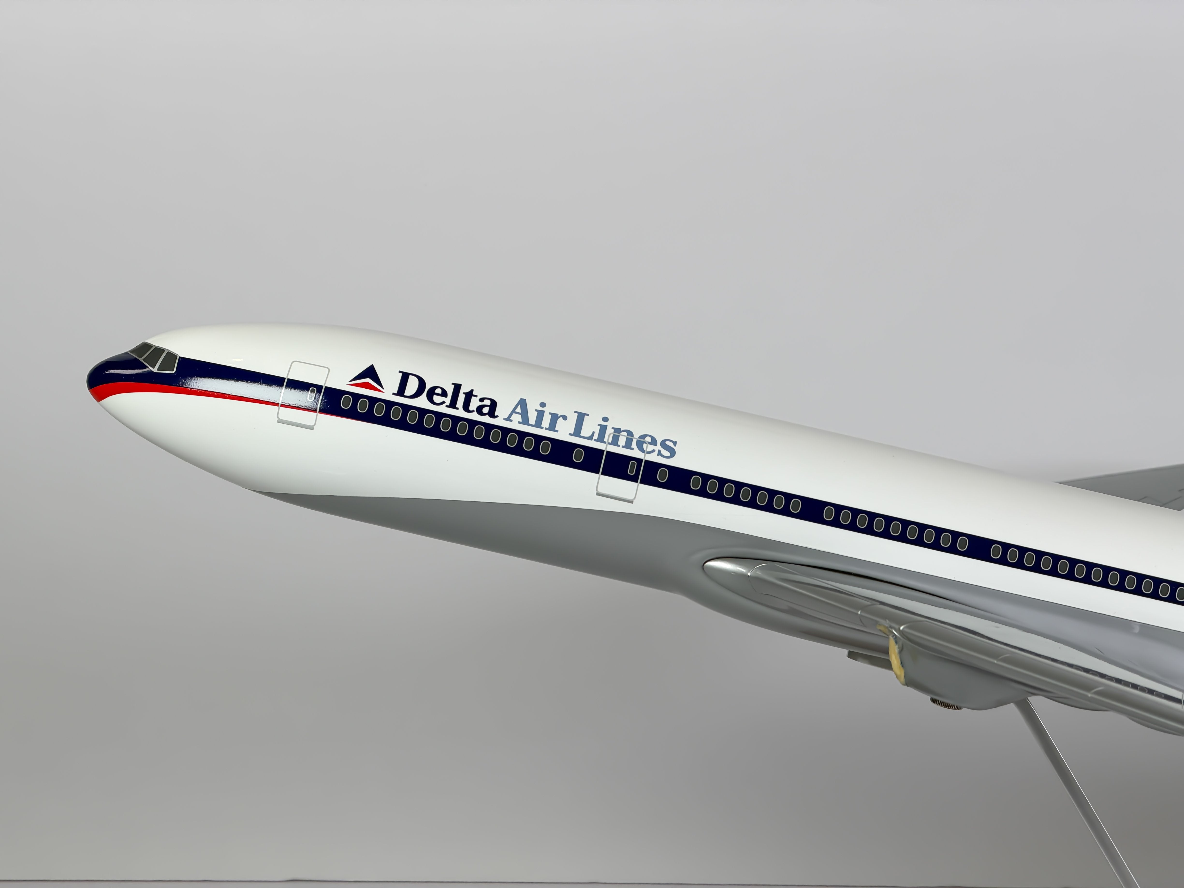 1:100 Delta Air Lines Boeing 777-200 - Interim | PACMIN