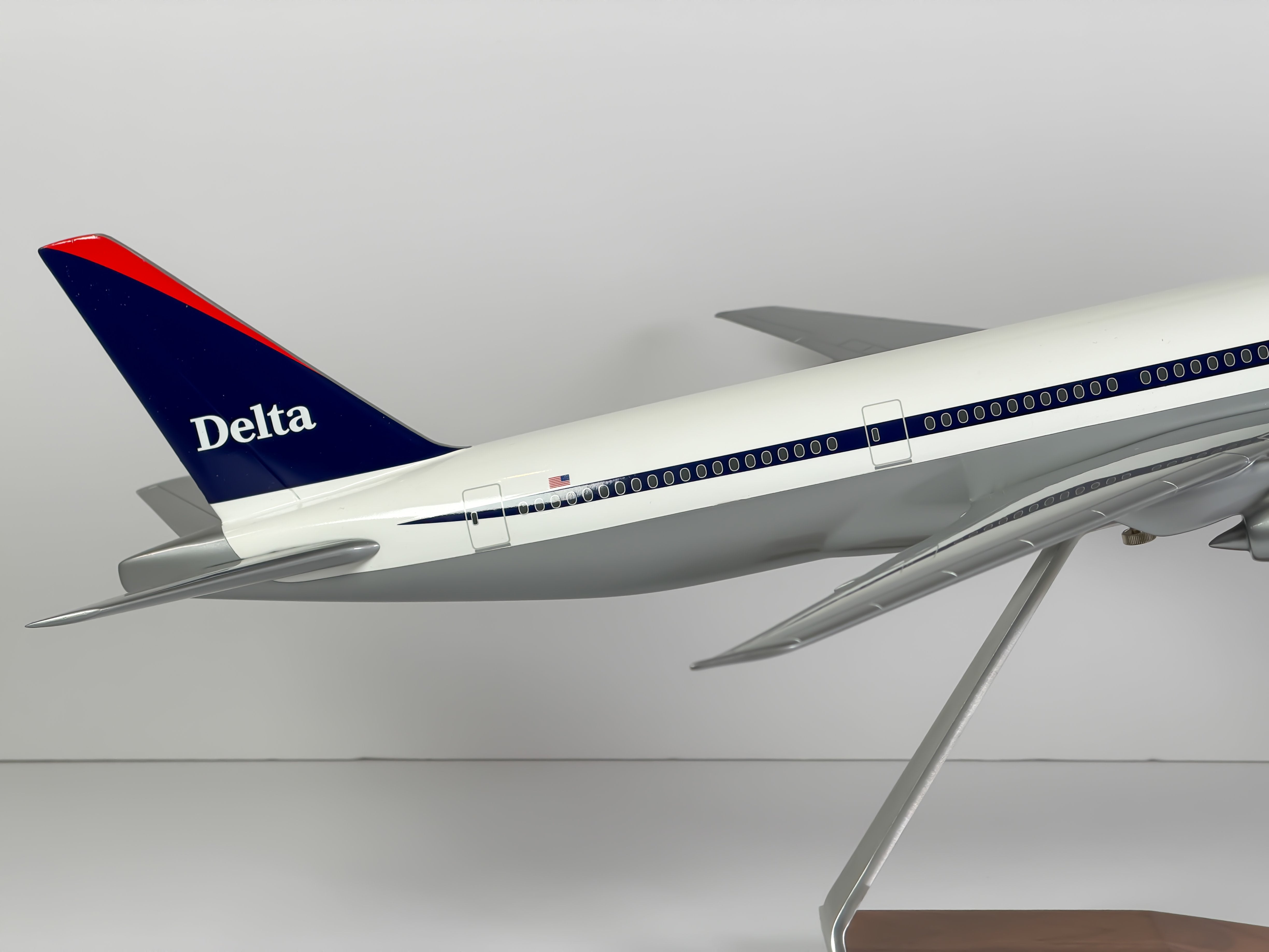 1:100 Delta Air Lines Boeing 777-200 - Interim | PACMIN