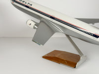 1:100 Delta Air Lines McDonnell Douglas MD-11 - Widget | PACMIN