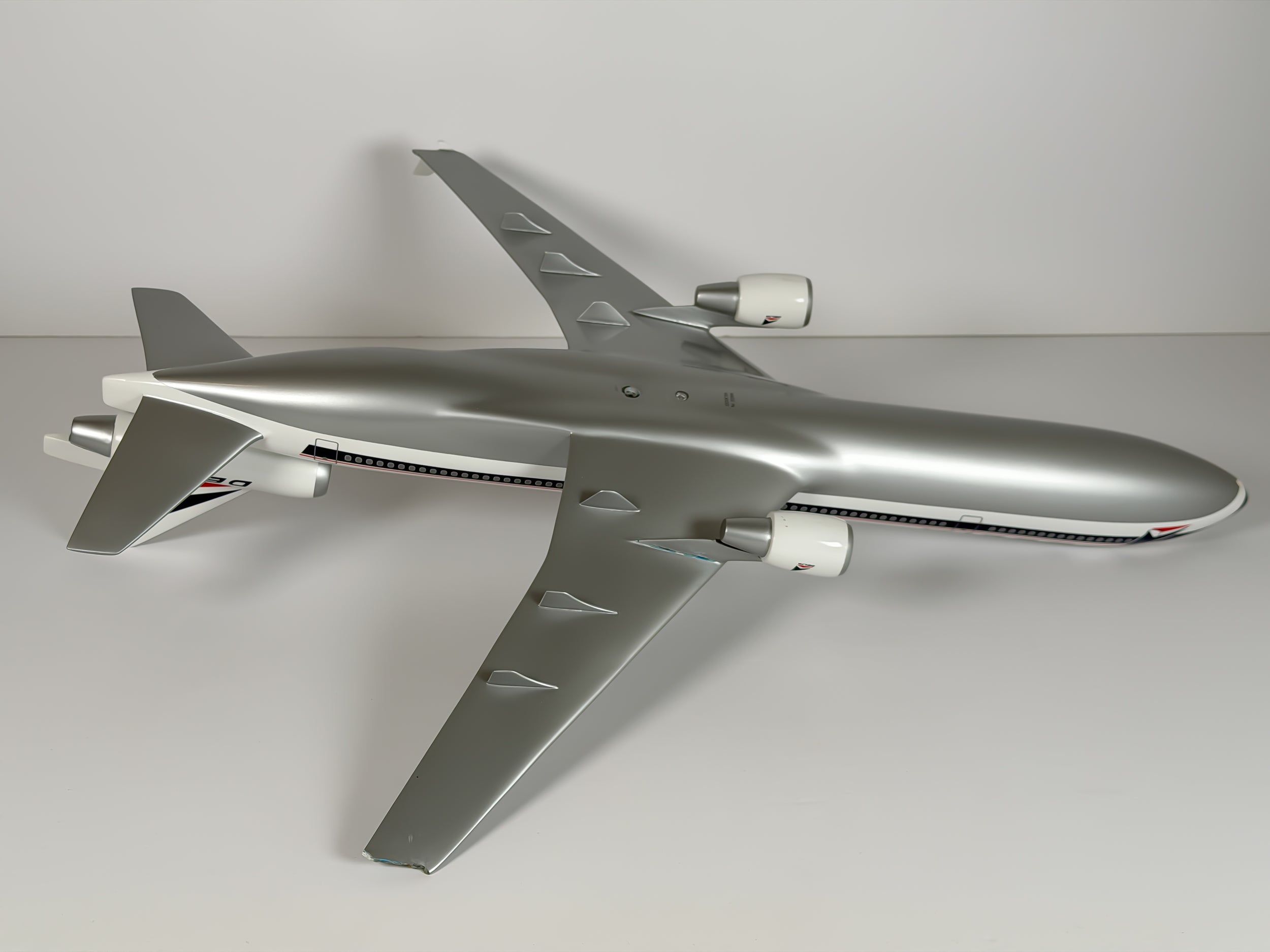 1:100 Delta Air Lines McDonnell Douglas MD-11 - Widget | PACMIN