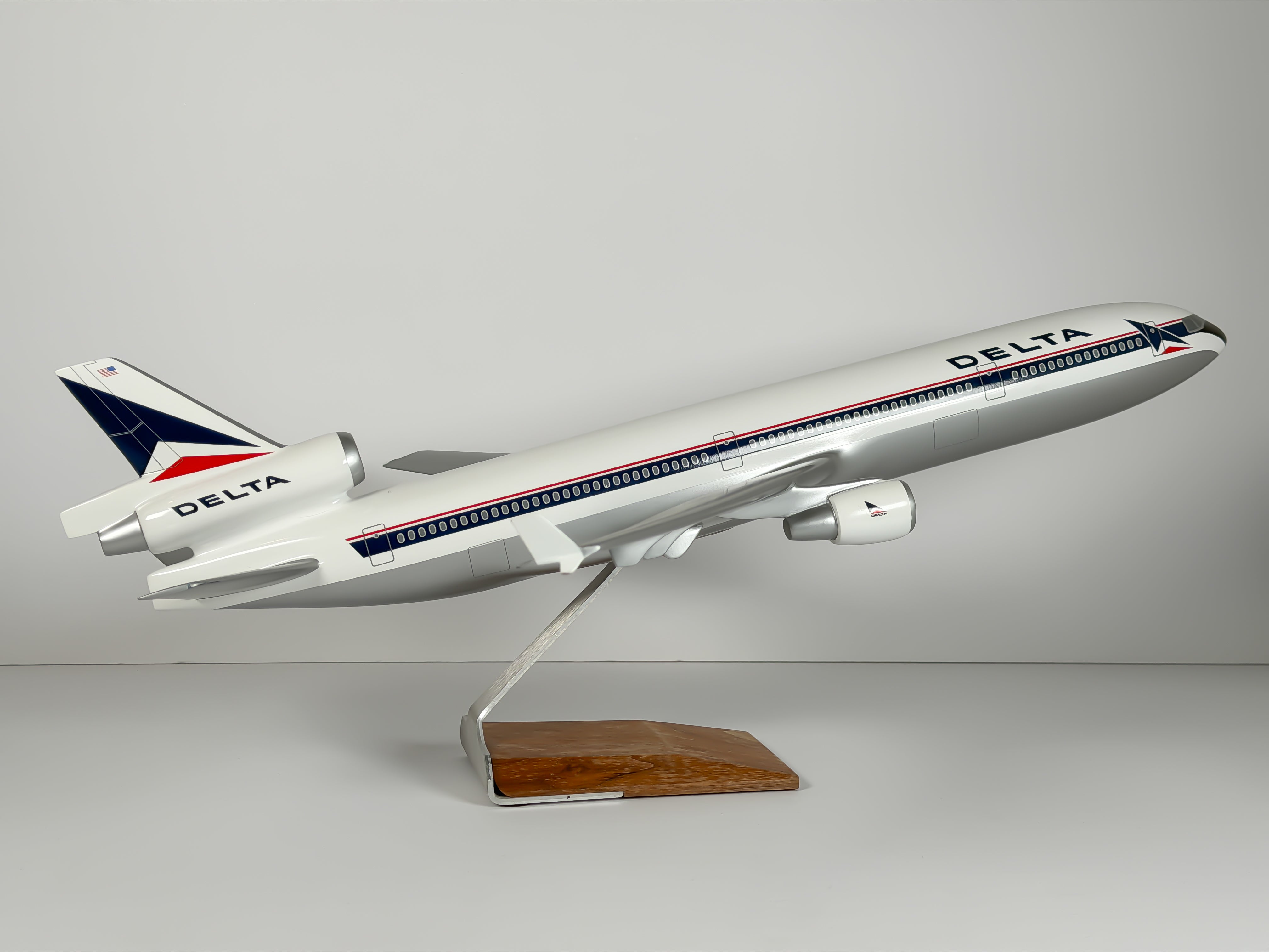超激レア！McDonnell Douglas MD-11 1/200　デルタ McDonnell Douglas MD-11 Diecast Aircraft Models · Northeast Diecast