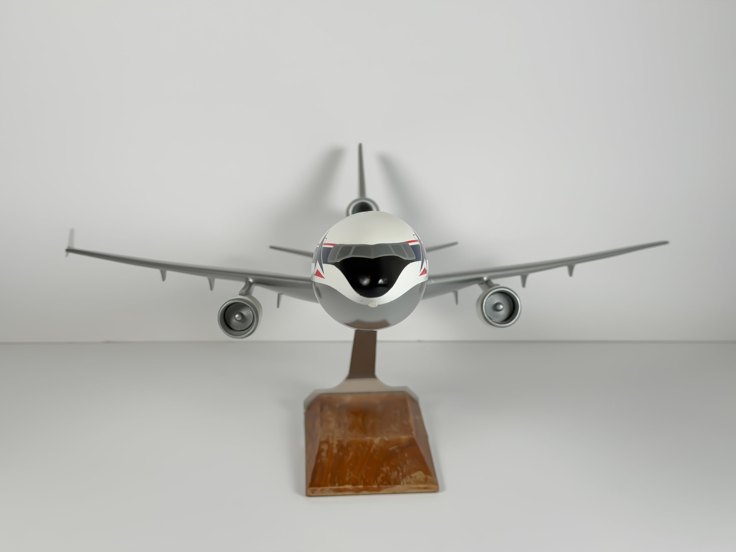 1:100 Delta Air Lines McDonnell Douglas MD-11 - Widget | PACMIN