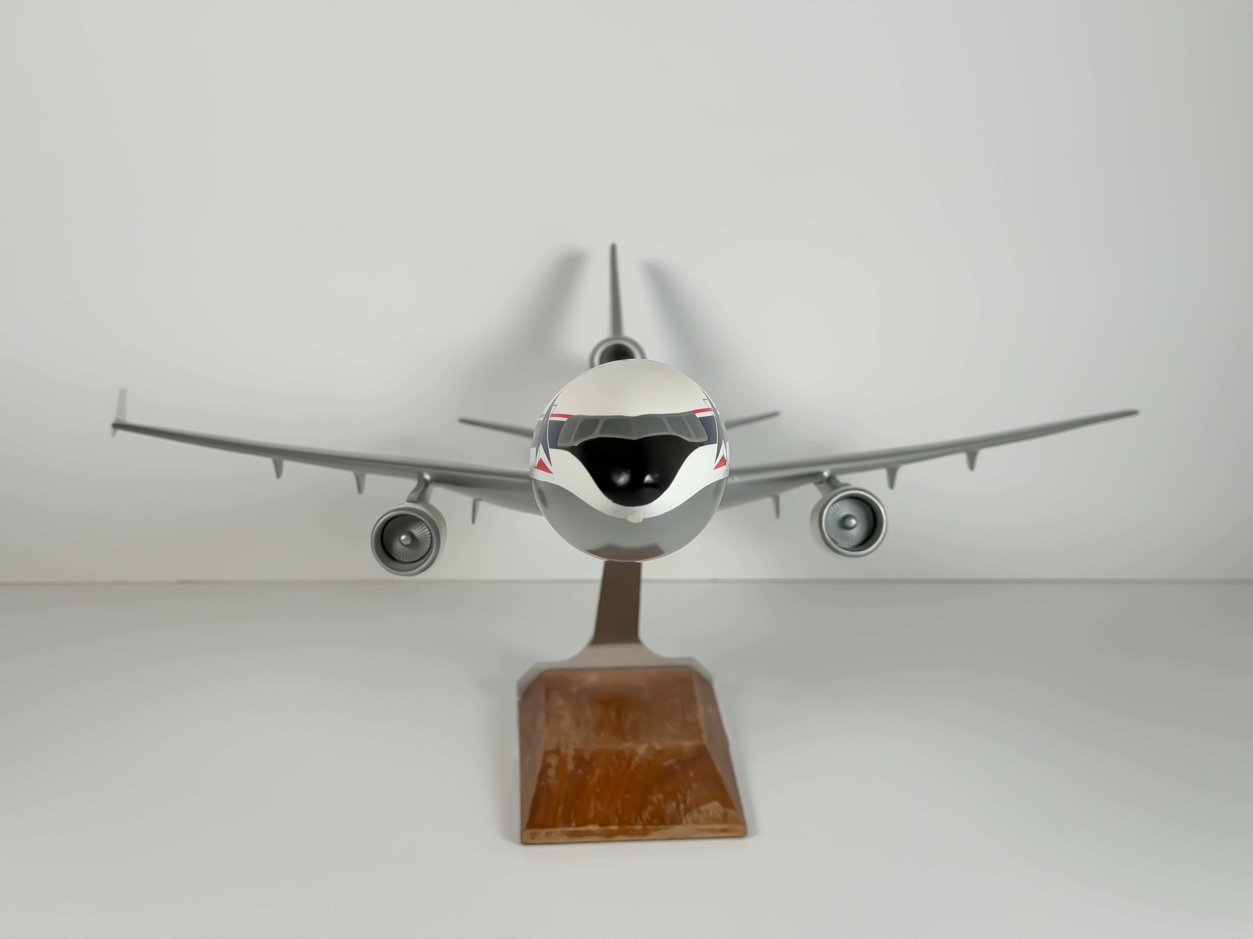 1:100 Delta Air Lines McDonnell Douglas MD-11 - Widget | PACMIN