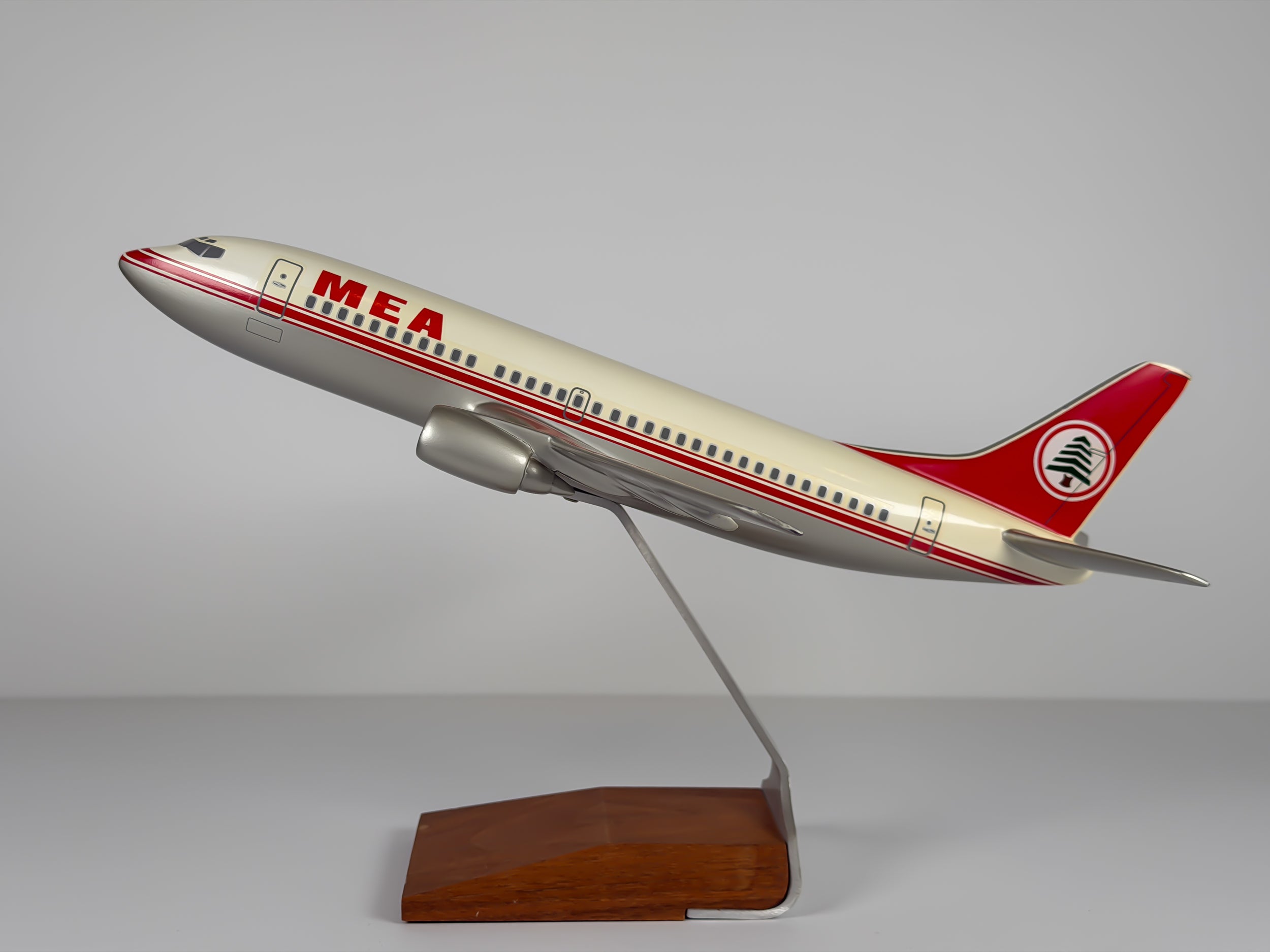 1:100 MEA Boeing 737-300 - Red Tail | PACMIN