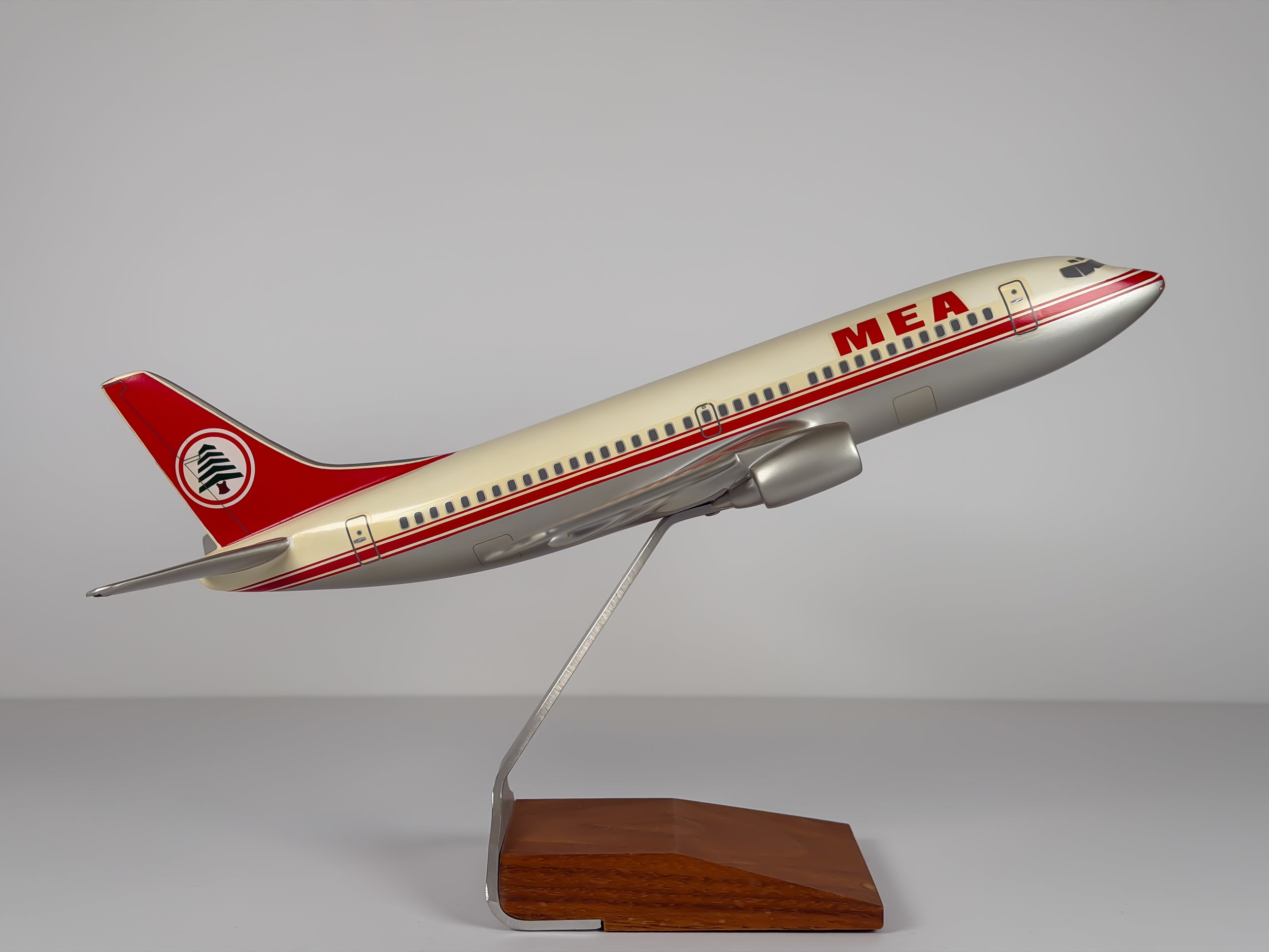 1:100 MEA Boeing 737-300 - Red Tail | PACMIN