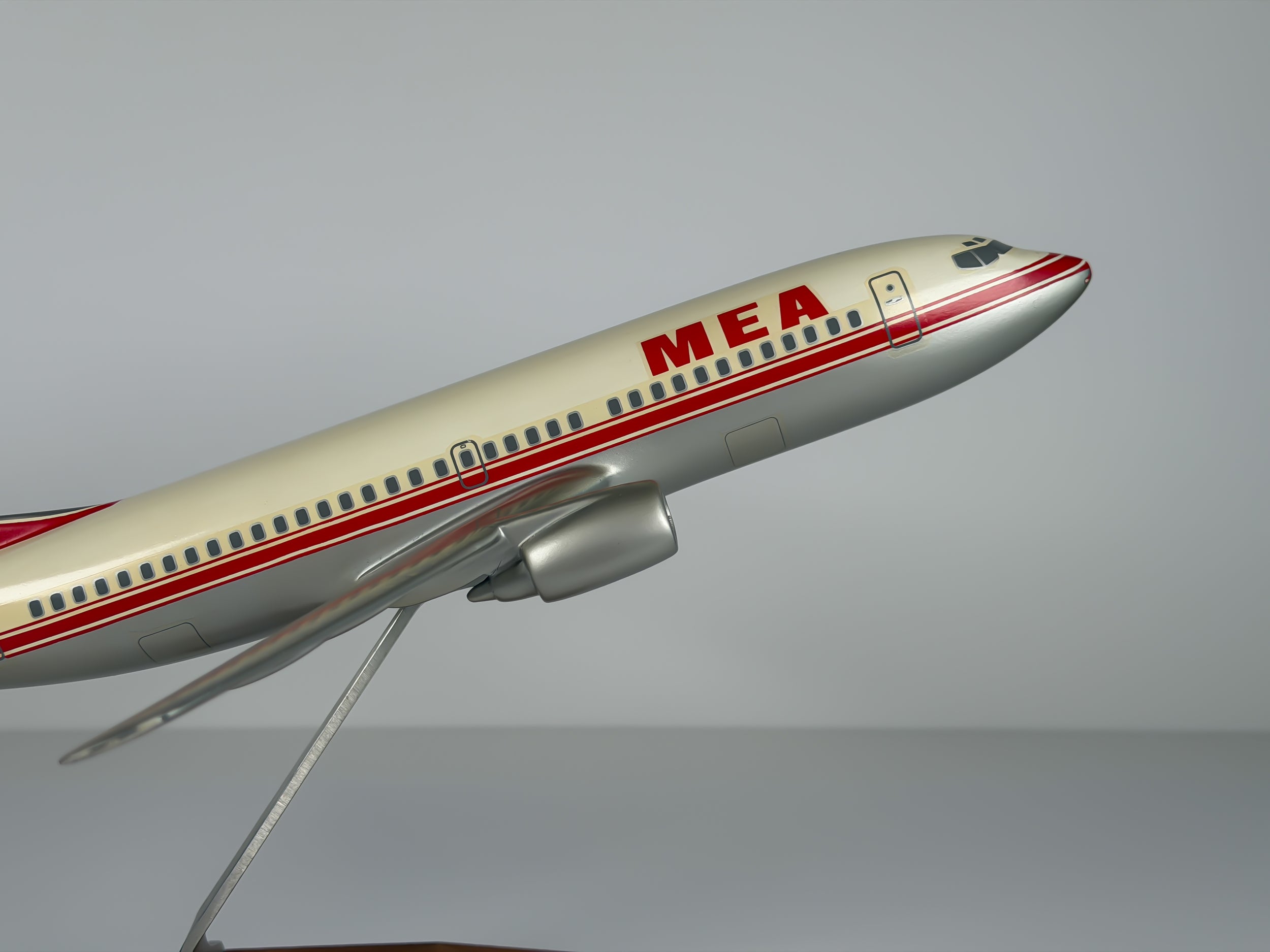 1:100 MEA Boeing 737-300 - Red Tail | PACMIN