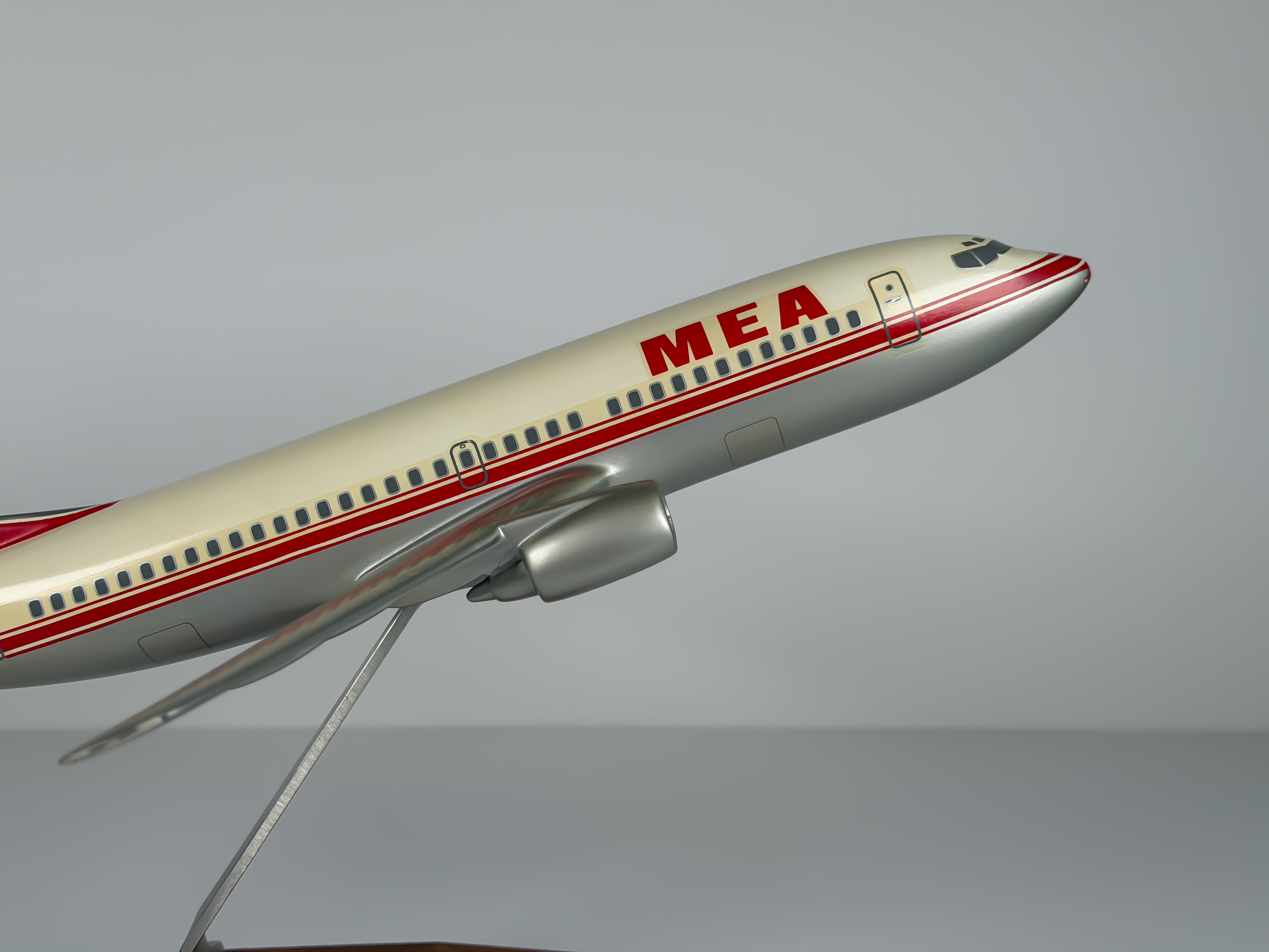 1:100 MEA Boeing 737-300 - Red Tail | PACMIN