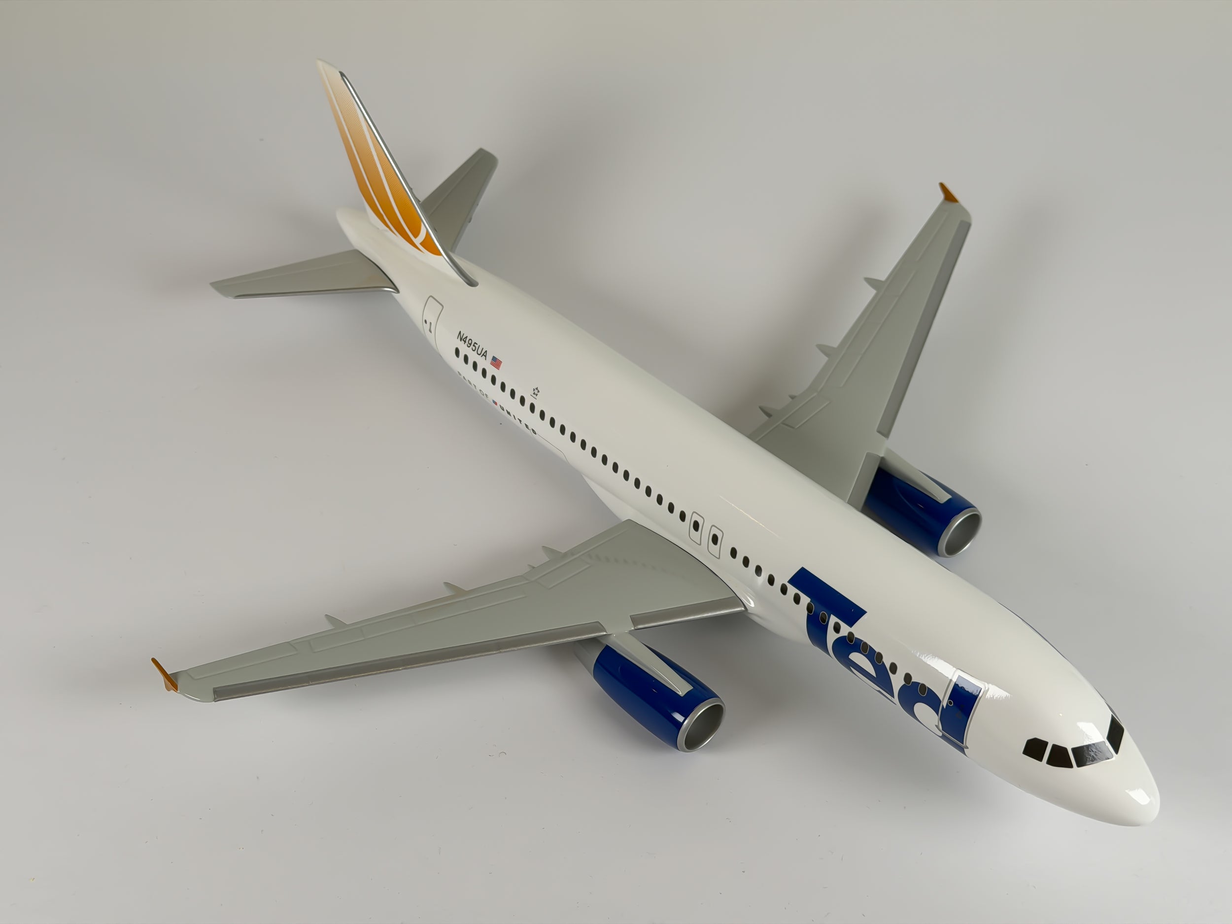 1:100 United Airlines Airbus A320 (N495UA) - "Ted" Orange Tulip | PACMIN