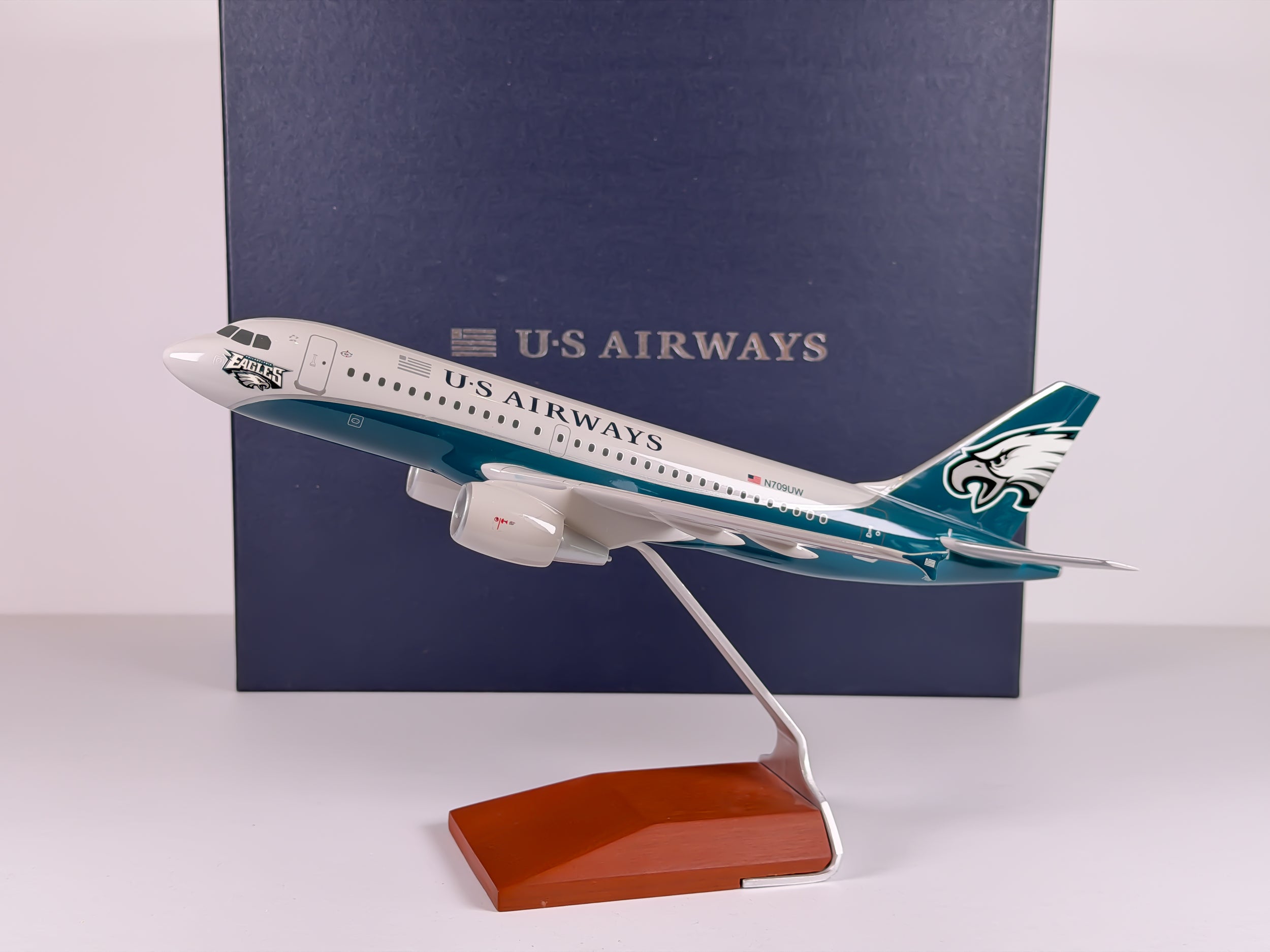 1:100 U.S Airways Airbus A320 (N709UW) - Philidelphia Eagles | PACMIN