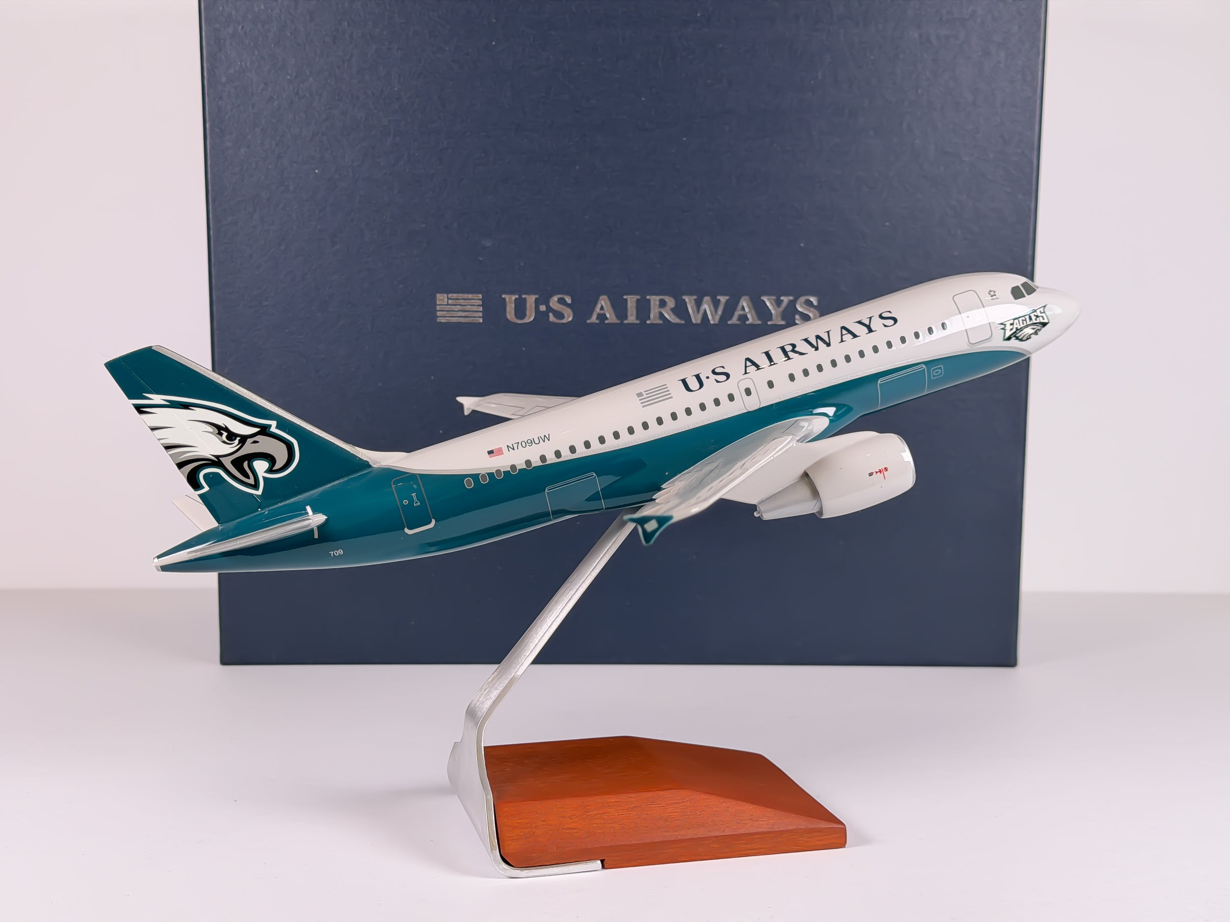 1:100 U.S Airways Airbus A320 (N709UW) - Philidelphia Eagles | PACMIN