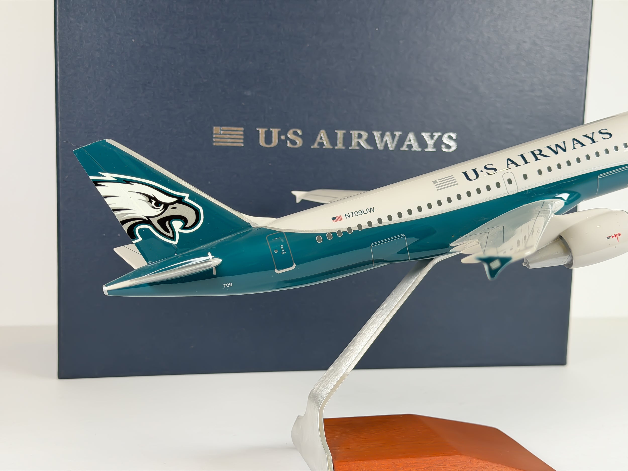 1:100 U.S Airways Airbus A320 (N709UW) - Philidelphia Eagles | PACMIN