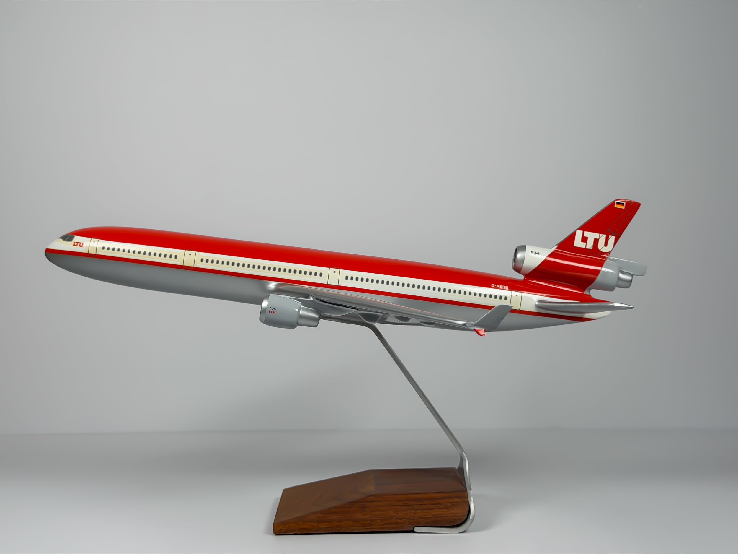 1:160 LTU International McDonnell Douglas MD-11 (D-AERB) - Red Top | PACMIN