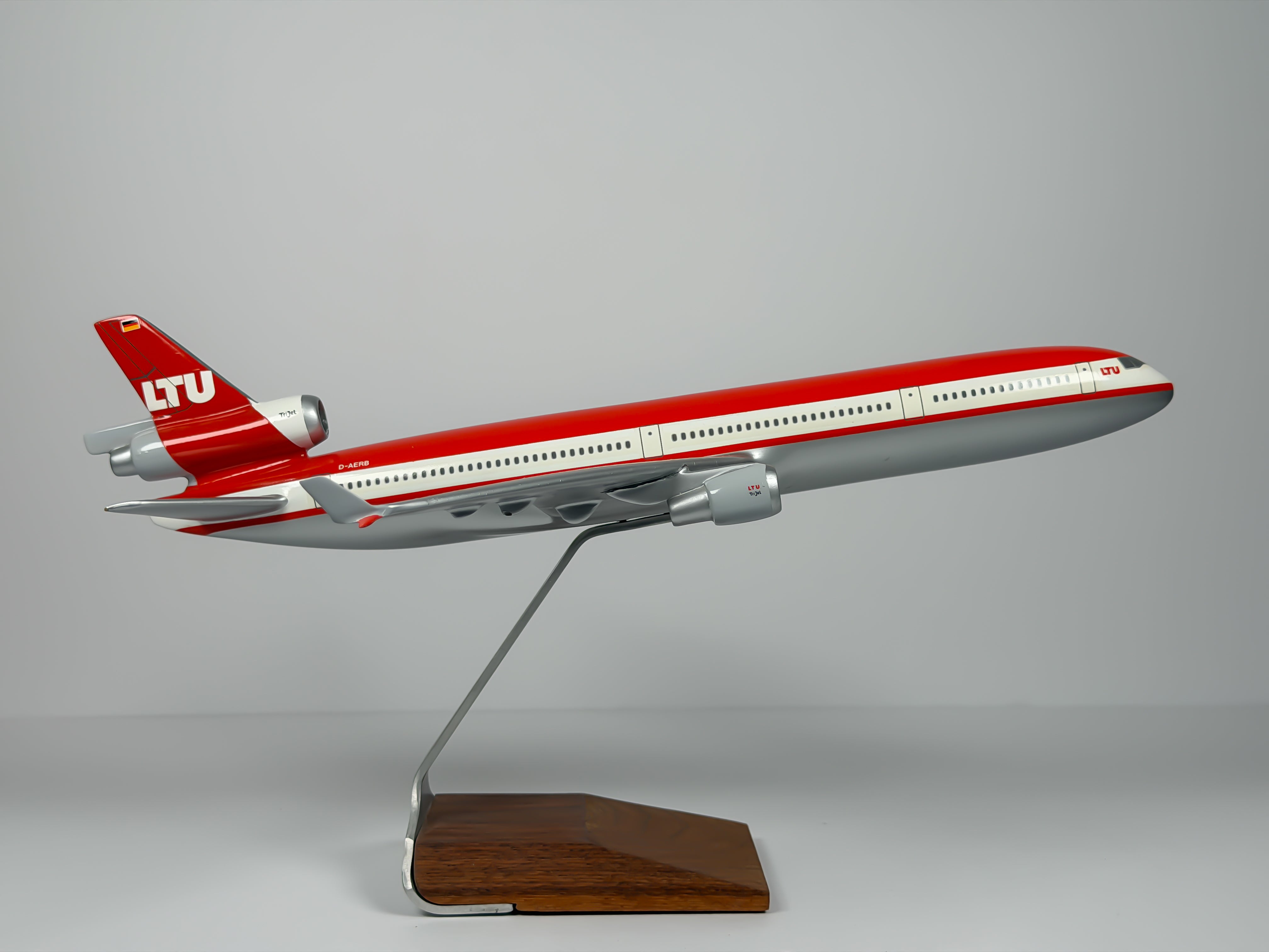 McDonnell Douglas MD-11 Diecast Aircraft Models · Northeast Diecast