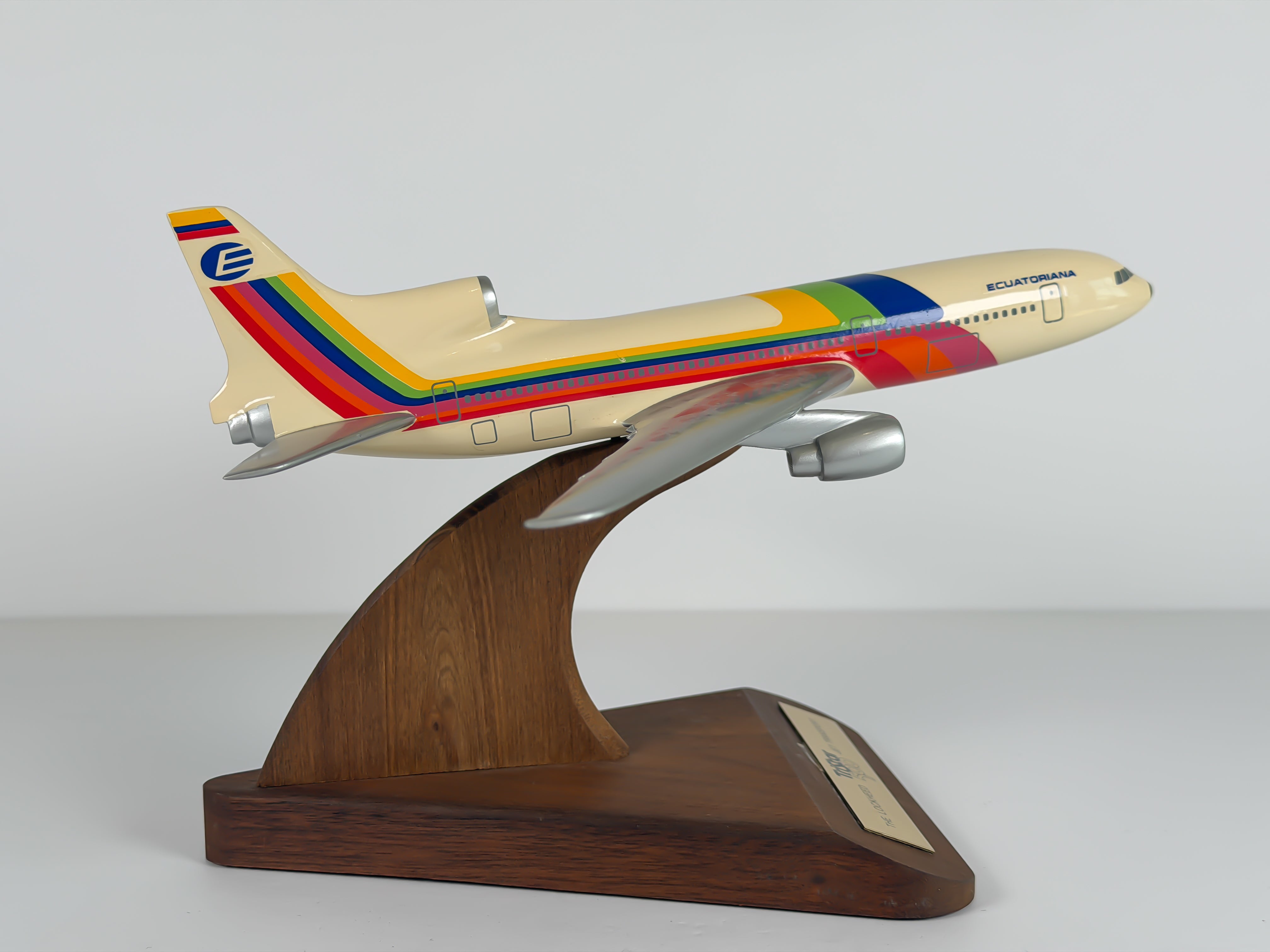 1:200 Ecuatoriana Lockheed L-1011 - Rainbow | PACMIN