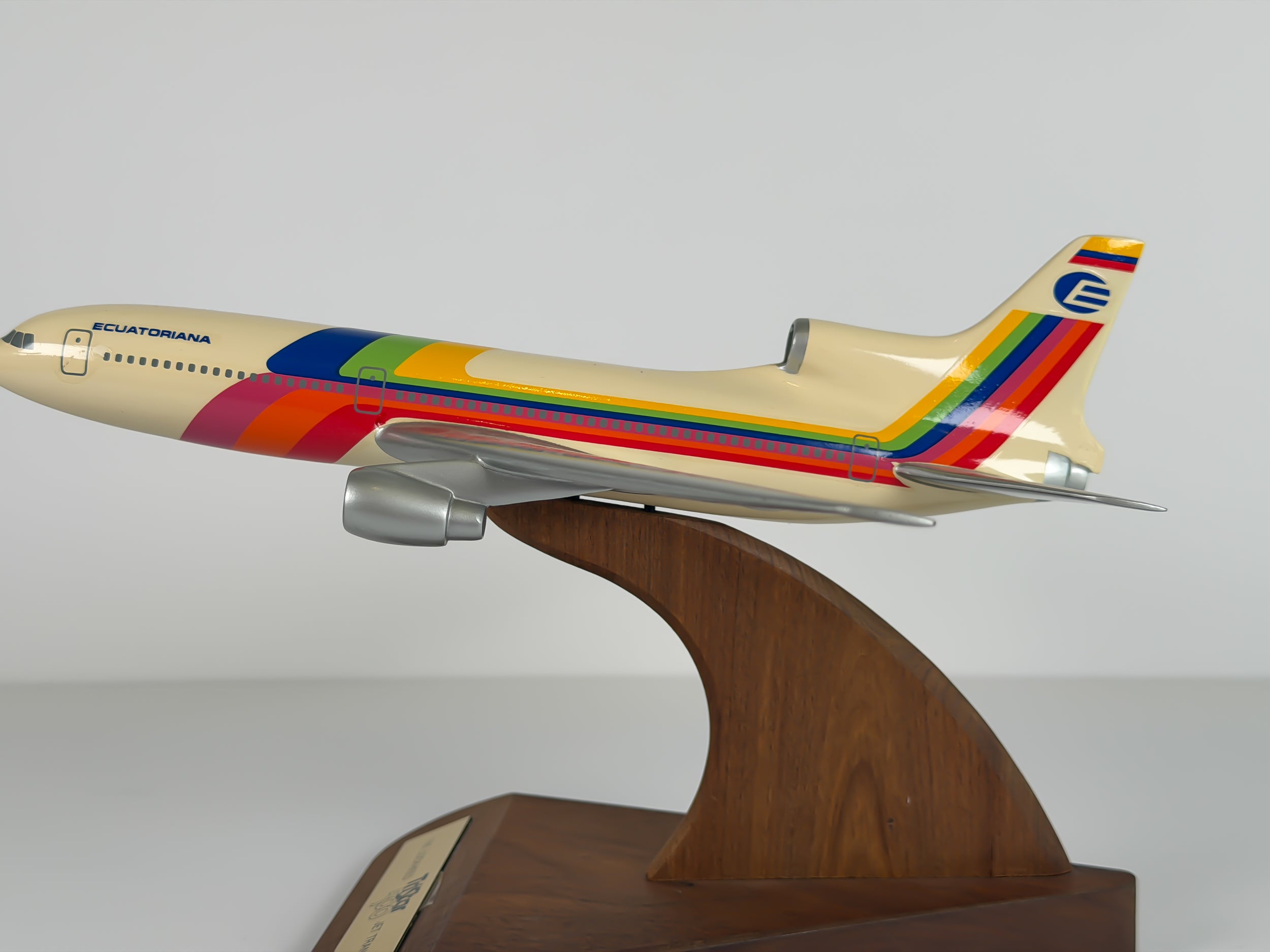 1:200 Ecuatoriana Lockheed L-1011 - Rainbow | PACMIN