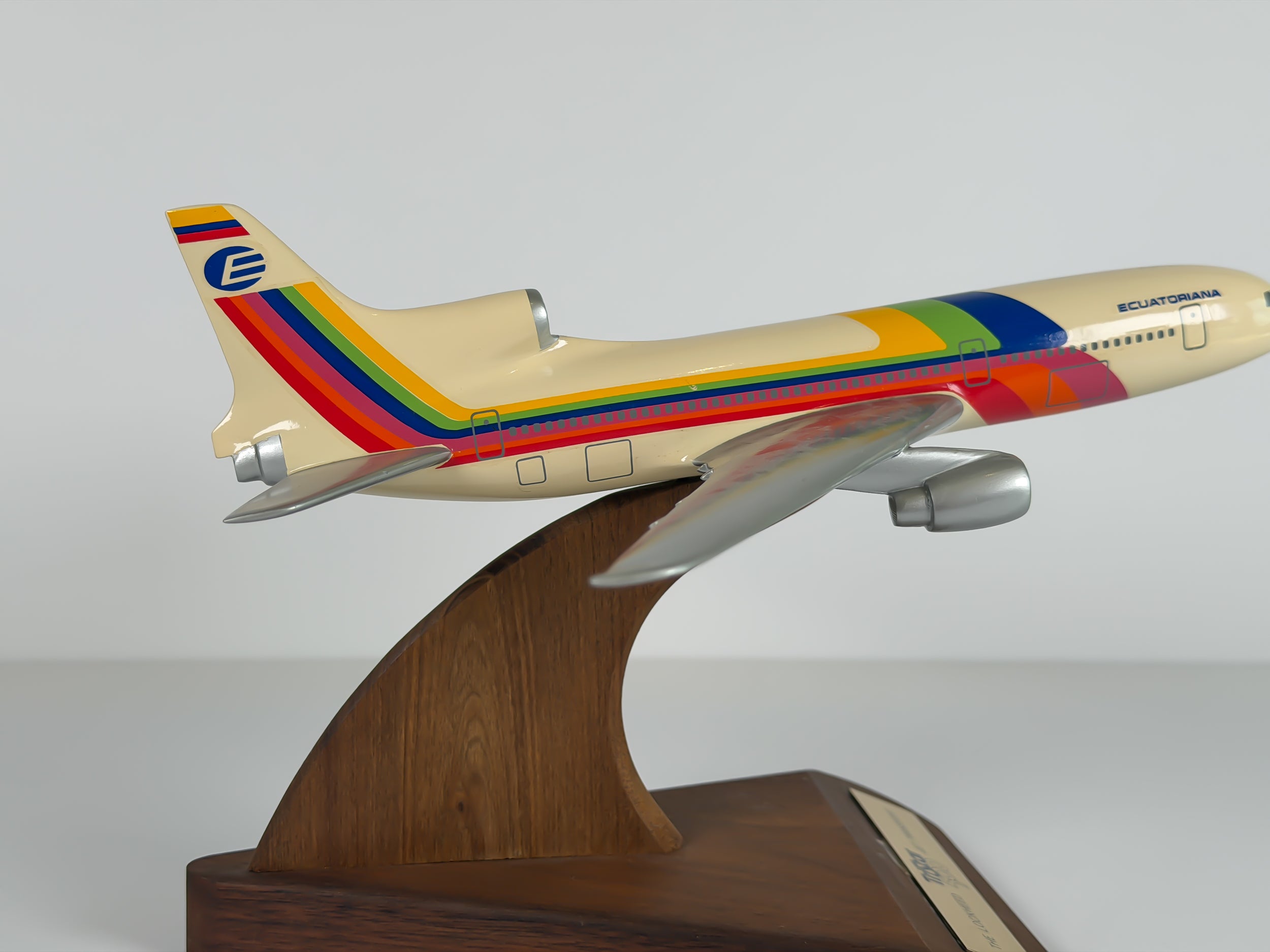 1:200 Ecuatoriana Lockheed L-1011 - Rainbow | PACMIN