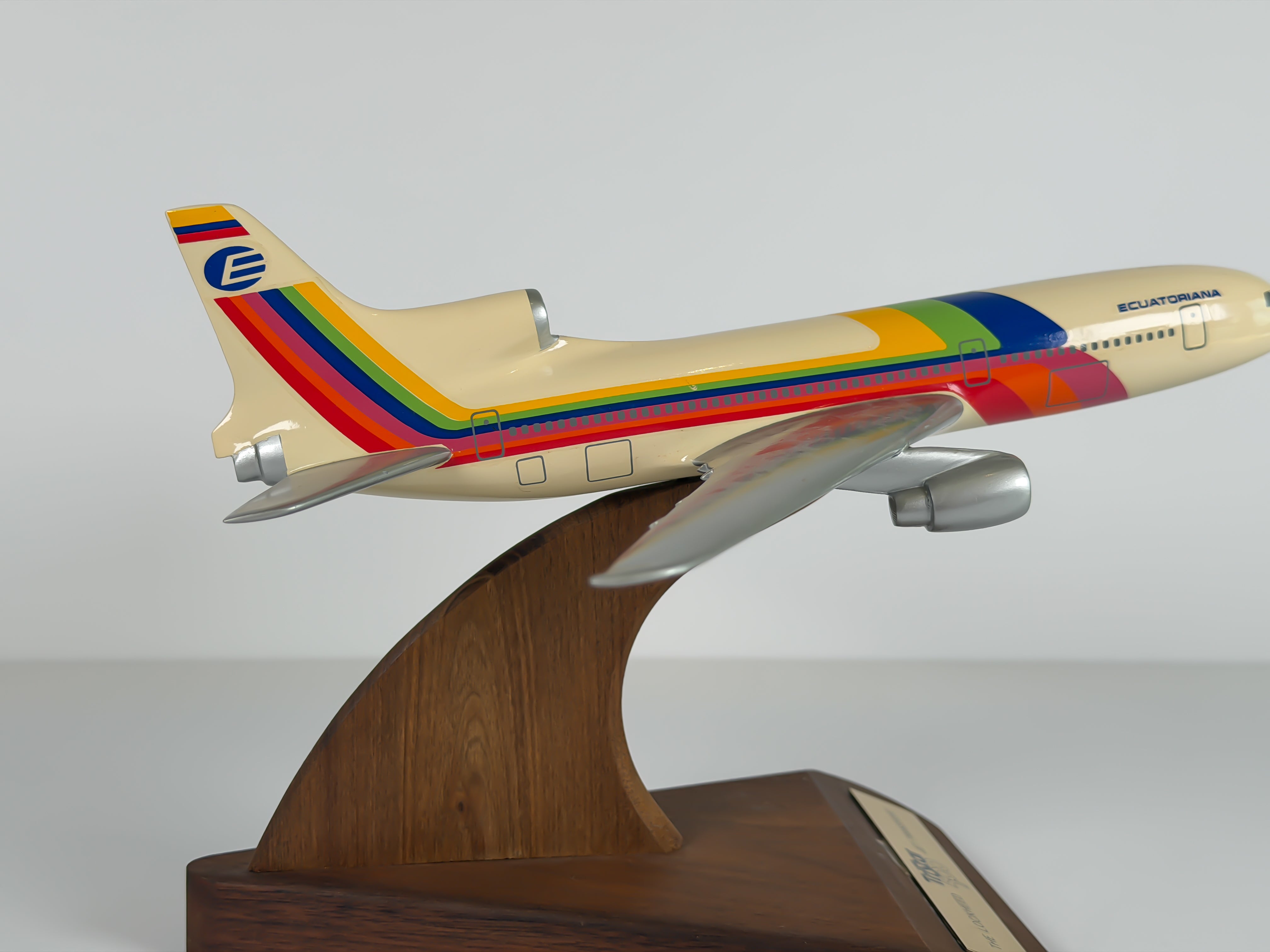1:200 Ecuatoriana Lockheed L-1011 - Rainbow | PACMIN