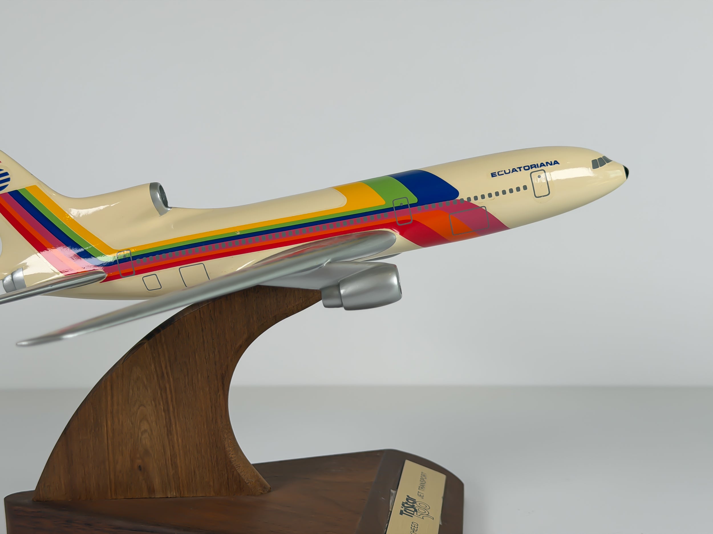 1:200 Ecuatoriana Lockheed L-1011 - Rainbow | PACMIN