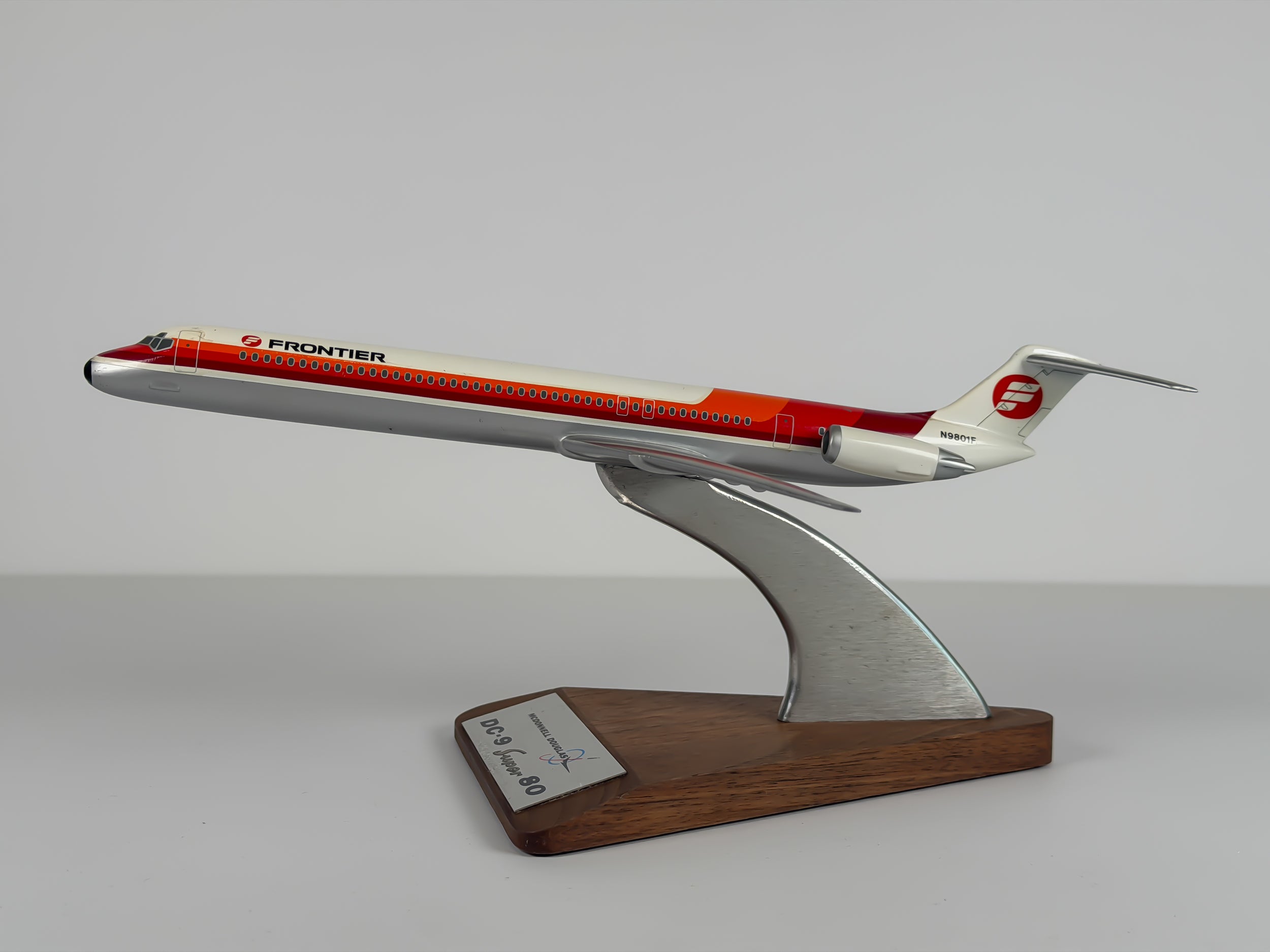1:200 Frontier McDonnell Douglas MD-80 (N9801F) - Fontier - Saul Bass | PACMIN