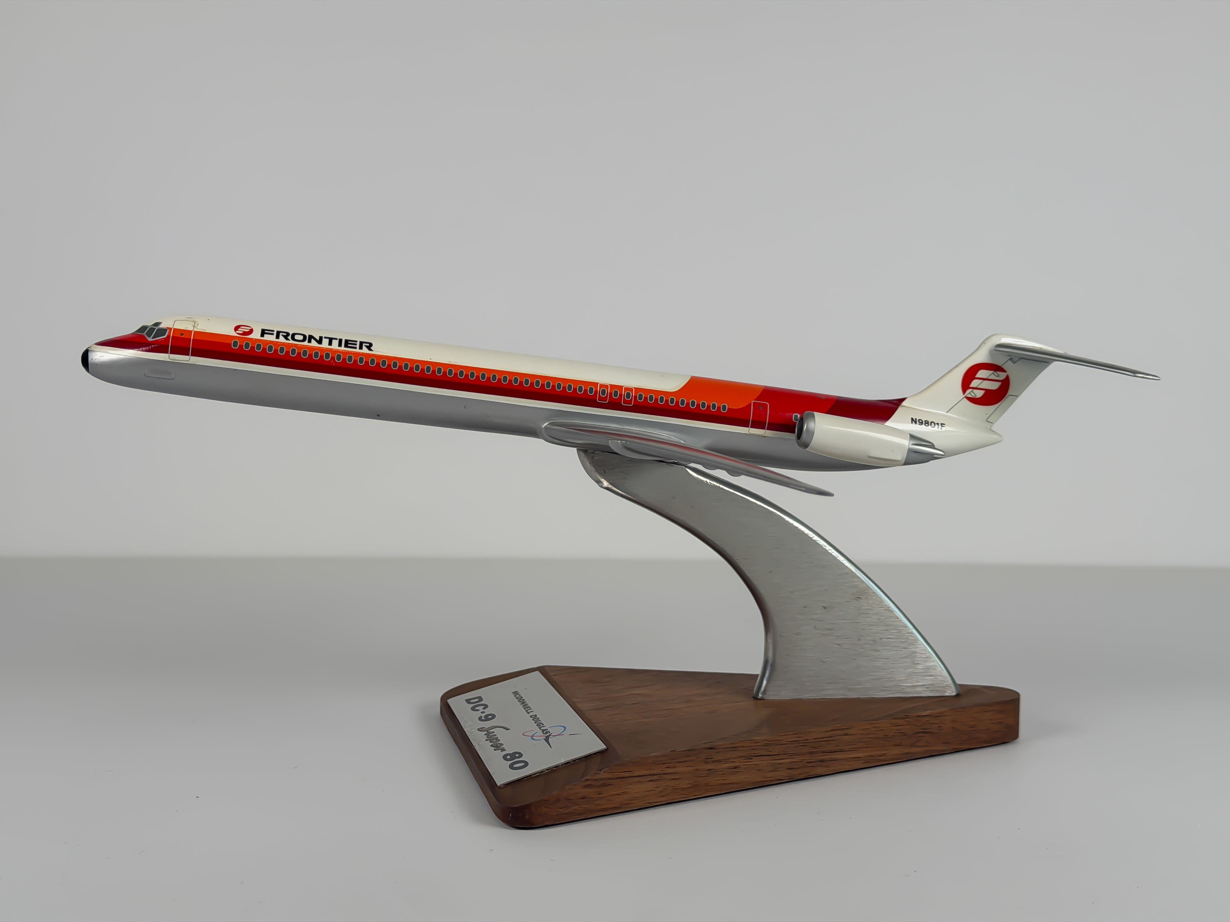 1:200 Frontier McDonnell Douglas MD-80 (N9801F) - Fontier - Saul Bass | PACMIN