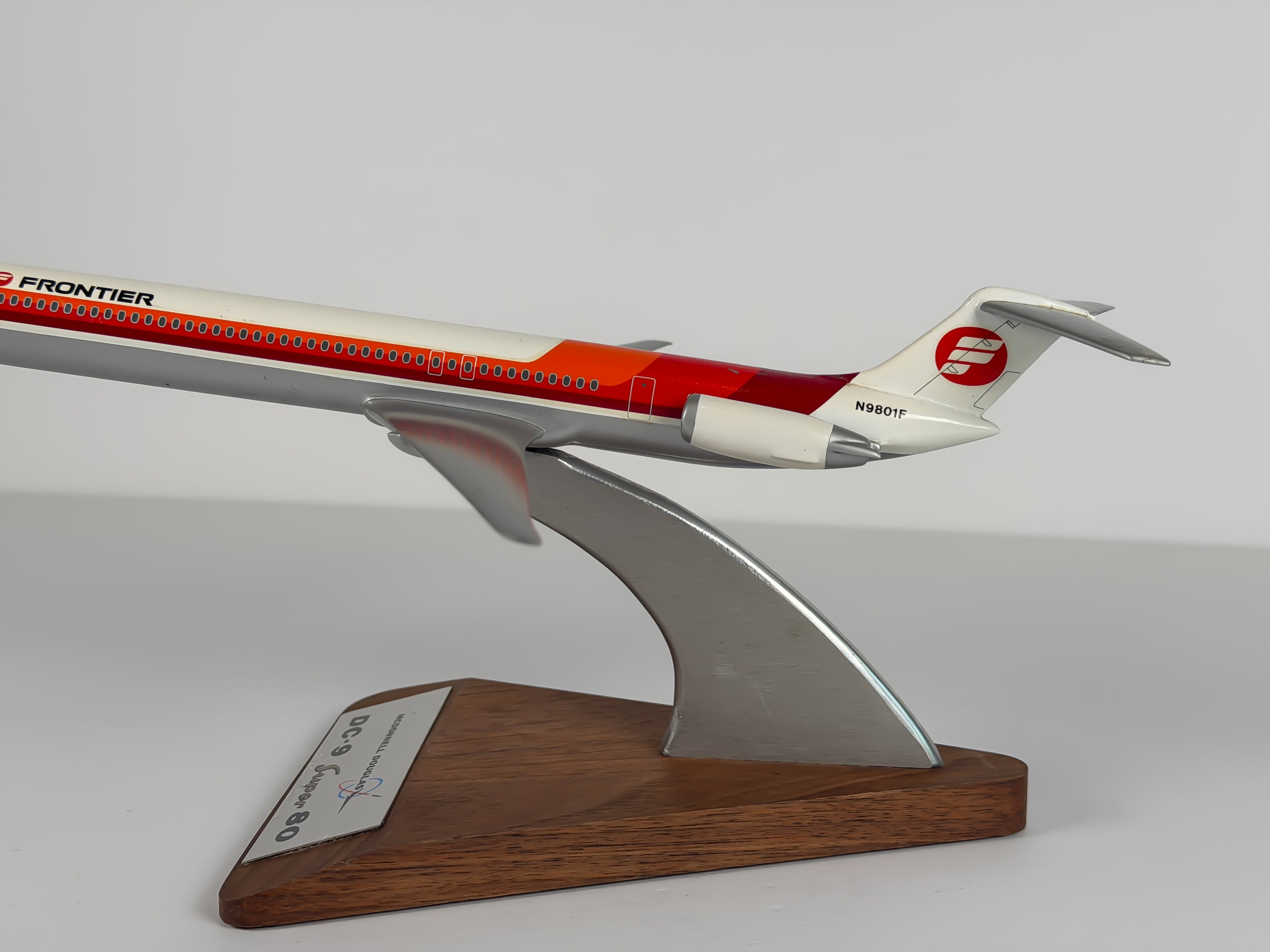 1:200 Frontier McDonnell Douglas MD-80 (N9801F) - Fontier - Saul Bass | PACMIN