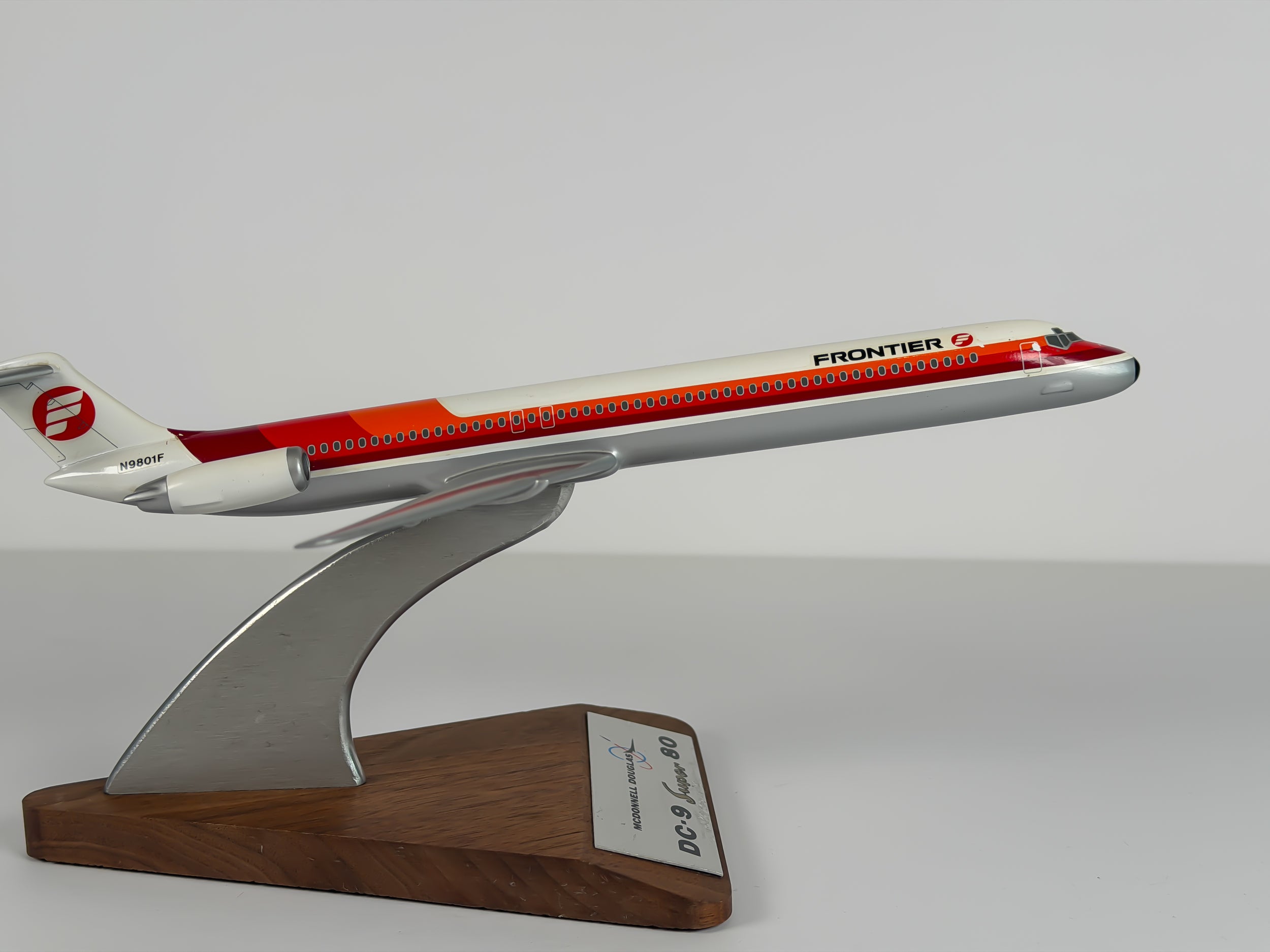 1:200 Frontier McDonnell Douglas MD-80 (N9801F) - Fontier - Saul Bass | PACMIN
