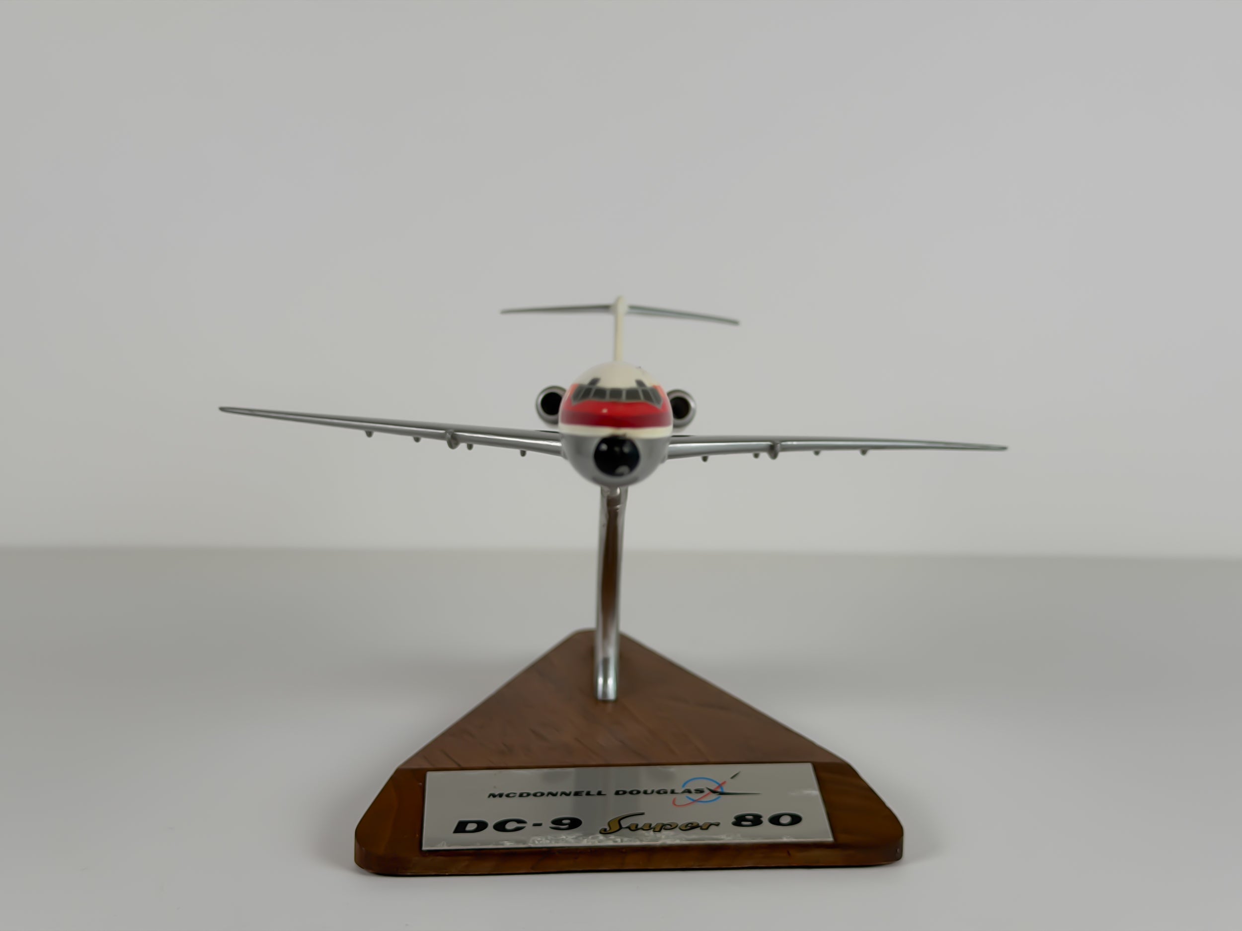 1:200 Frontier McDonnell Douglas MD-80 (N9801F) - Fontier - Saul Bass | PACMIN