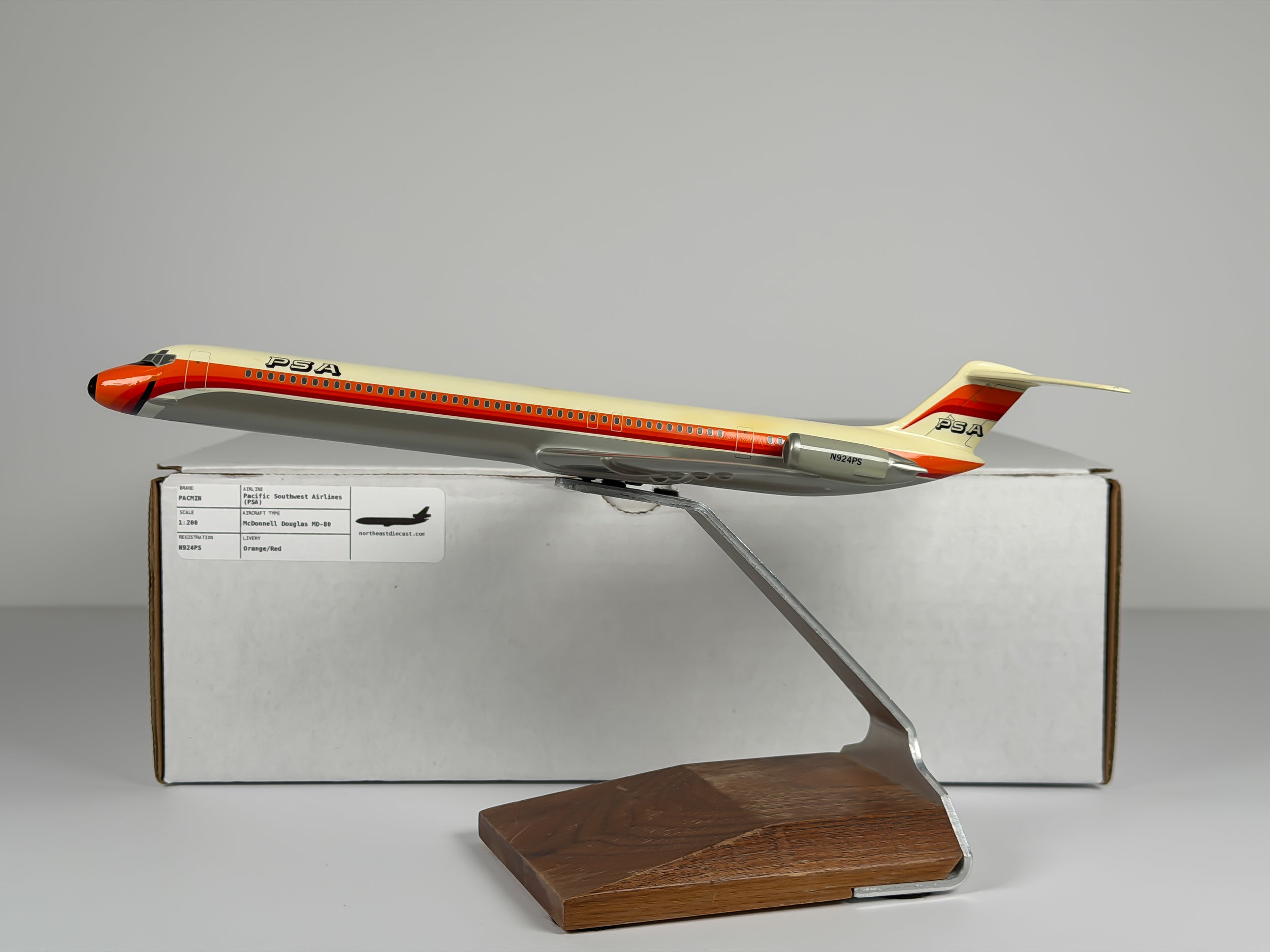 1:200 Pacific Southwest Airlines (PSA) McDonnell Douglas MD-80 (N924PS) - Orange/Red | PACMIN