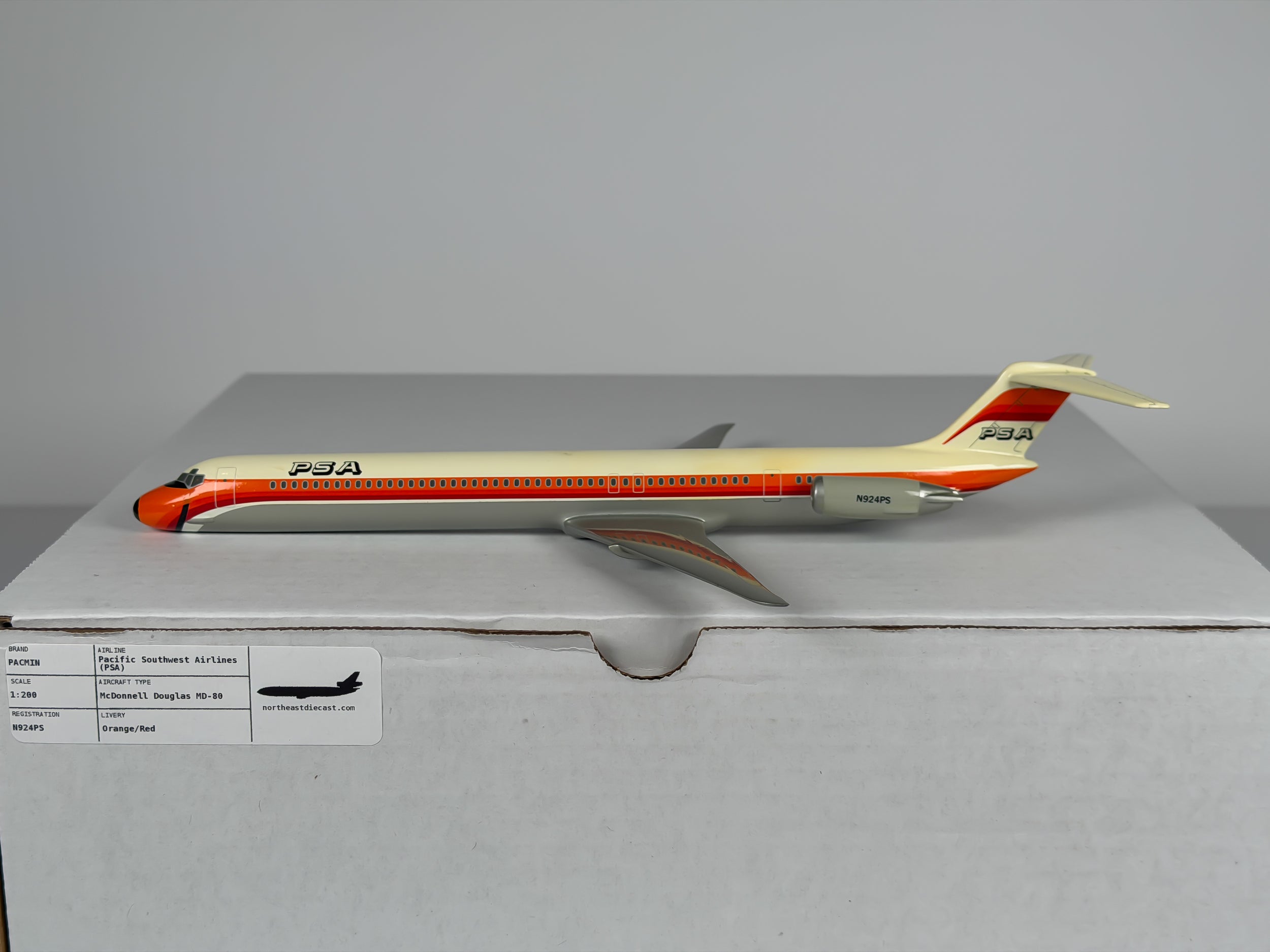 1:200 Pacific Southwest Airlines (PSA) McDonnell Douglas MD-80 (N924PS) - Orange/Red | PACMIN