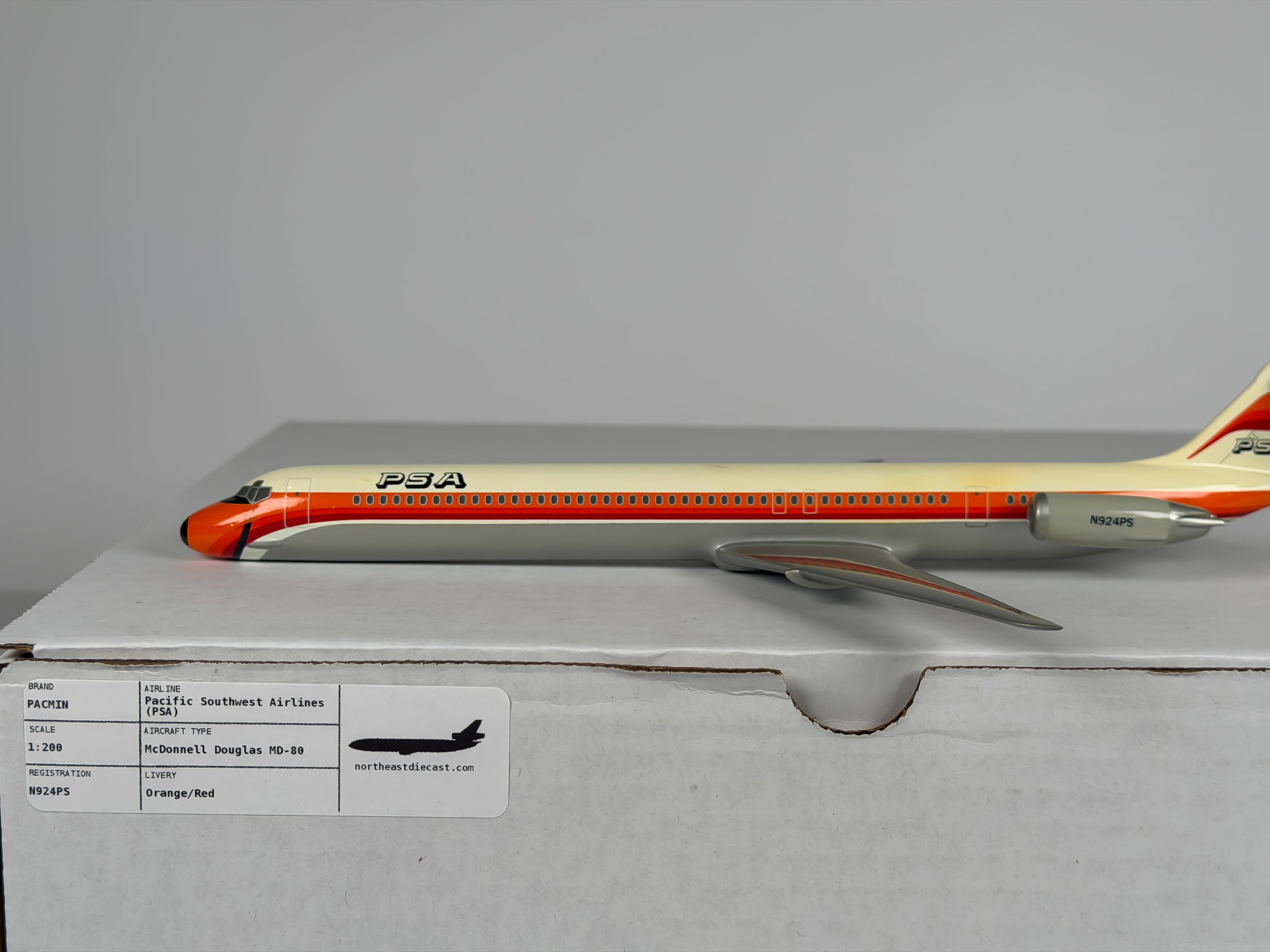1:200 Pacific Southwest Airlines (PSA) McDonnell Douglas MD-80 (N924PS) - Orange/Red | PACMIN