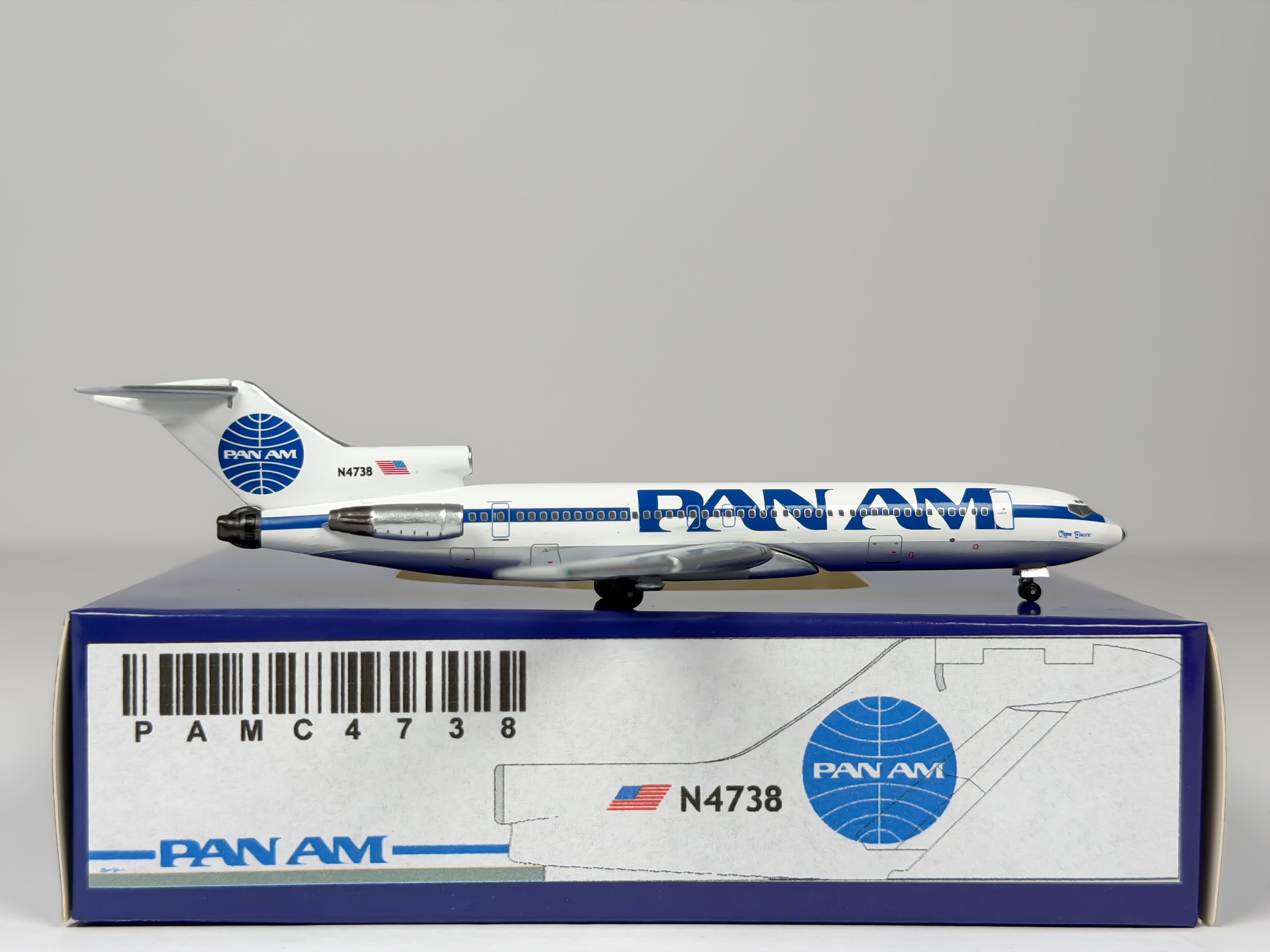 Pan American Boeing 727-200 1:400 Aeroclassics N4738 (PAMC4738)