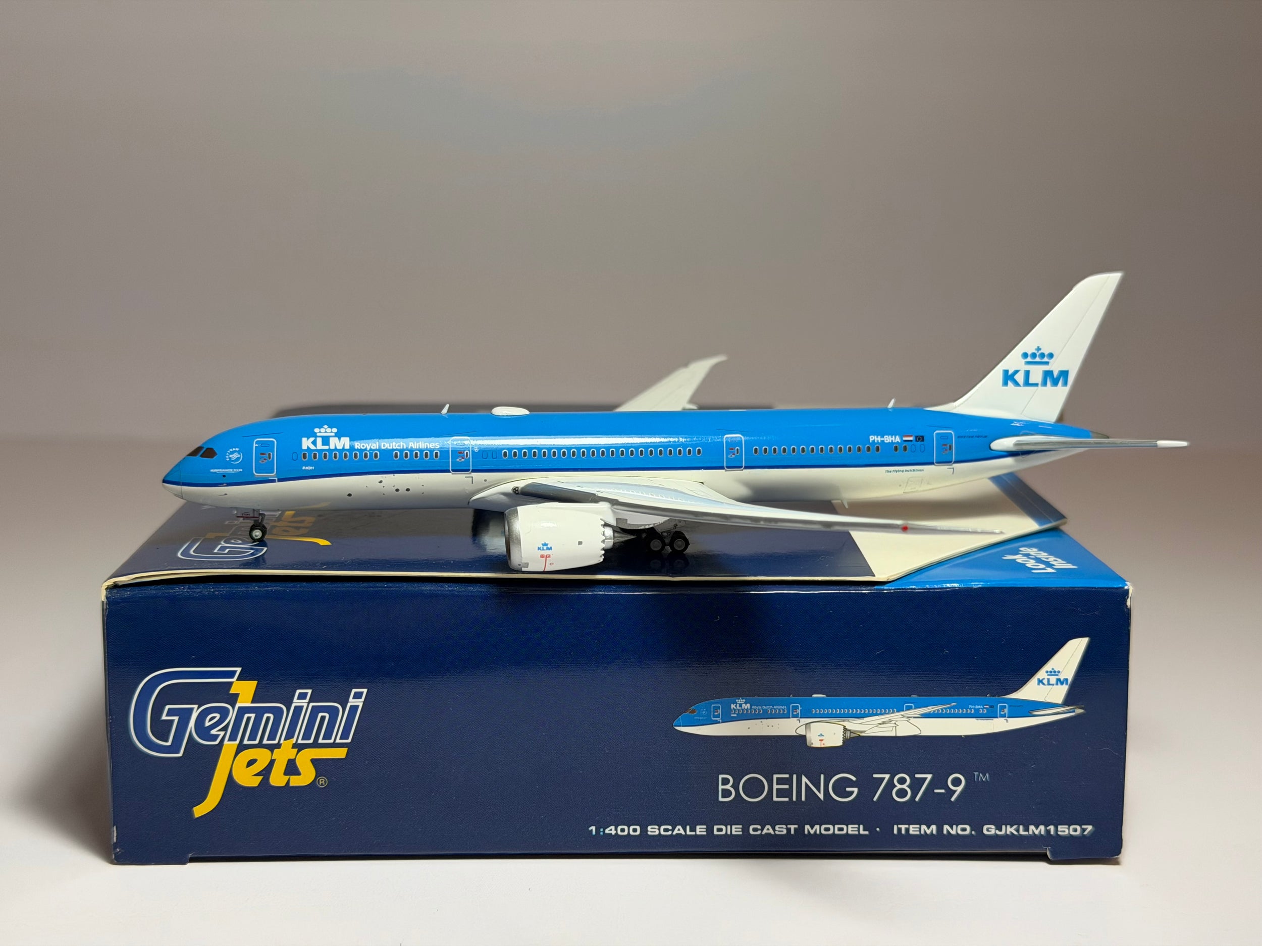 Gemini Jets 1:400 KLM Royal Dutch Boeing 787-9 PH-BHA Carnation GJKLM1507