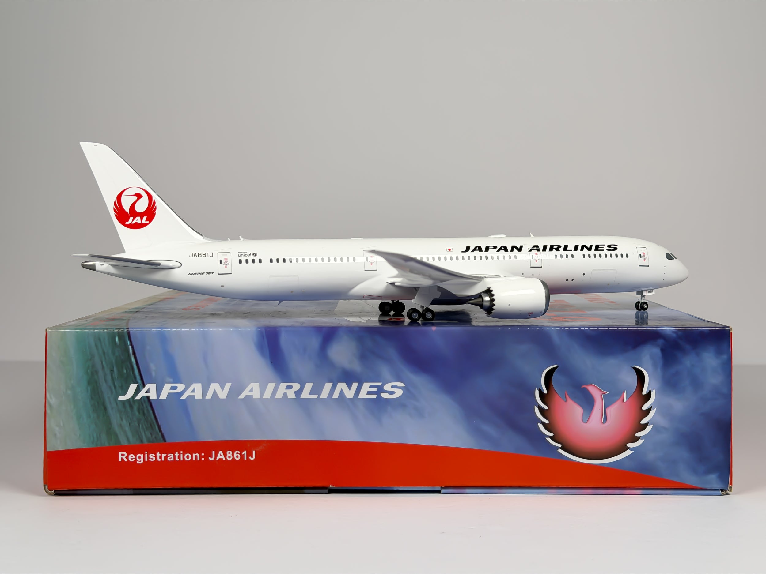 Japan Airlines (JAL) Boeing 787-9 1:200 Phoenix Models JA861J (PH220110)