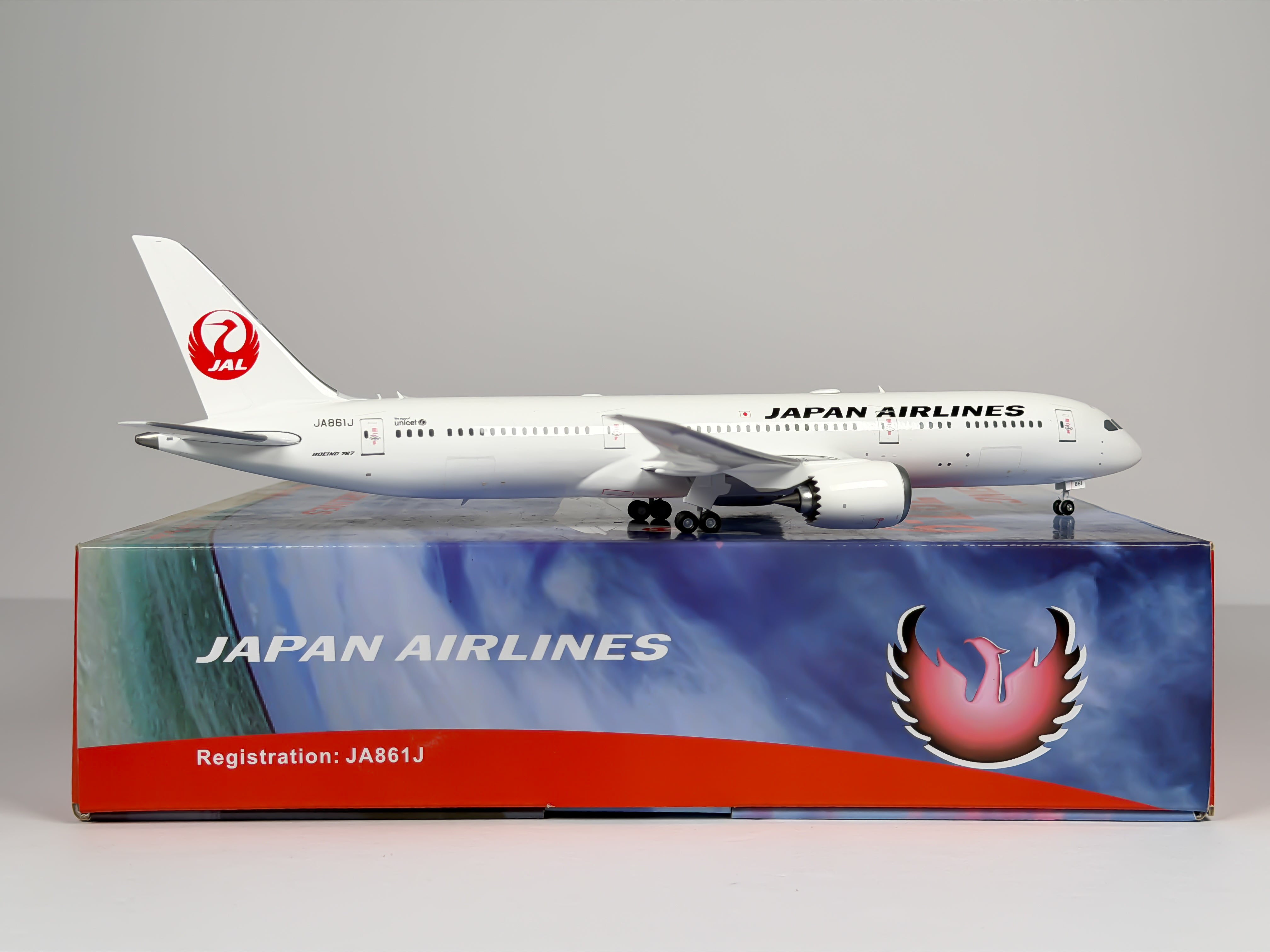 Japan Airlines (JAL) Boeing 787-9 1:200 Phoenix Models JA861J (PH220110)