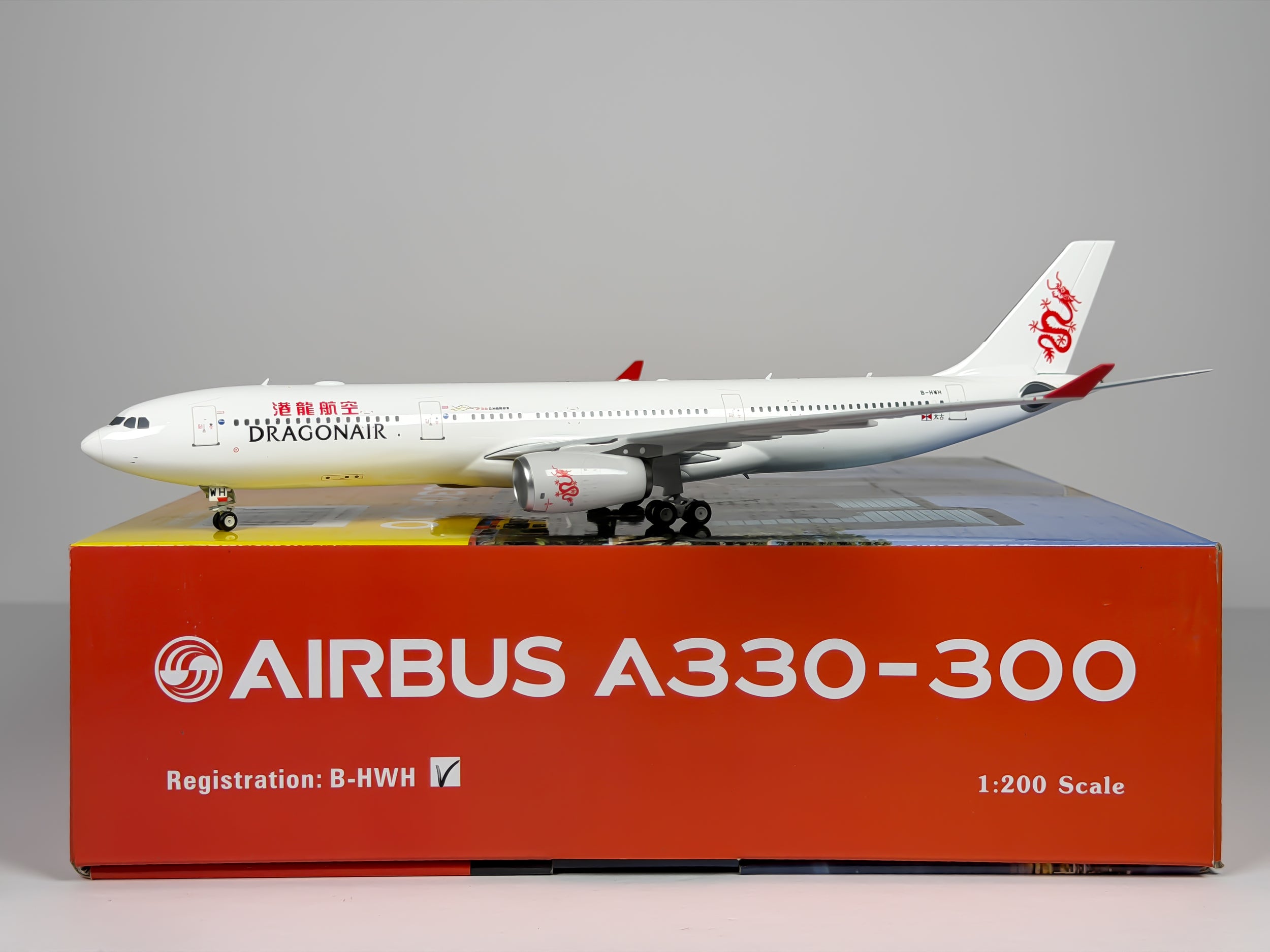 Dragonair Airbus A330-300 1:200 Phoenix Models B-HWH (PH2HDA205)