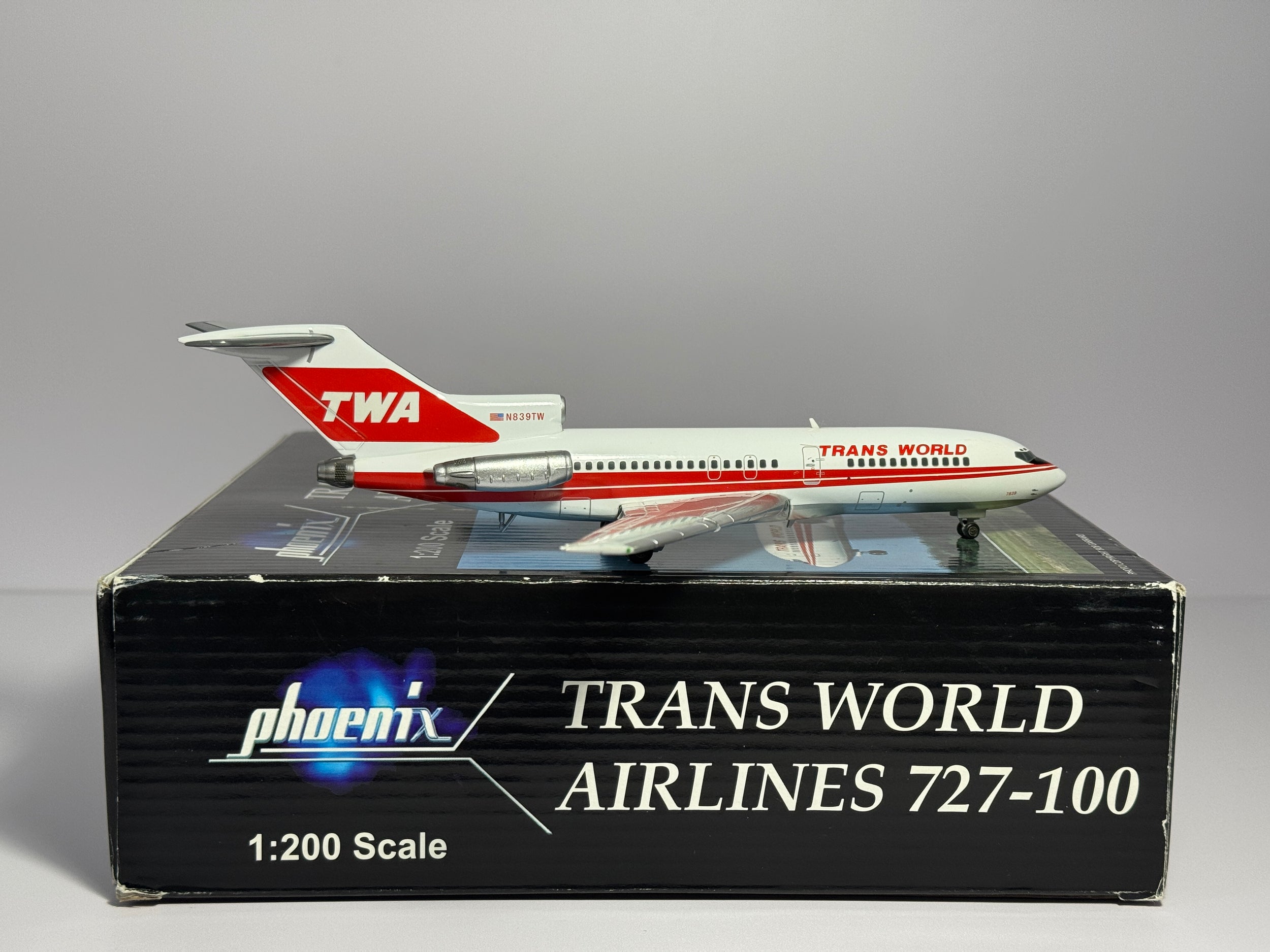 Phoenix Model 1:200 TWA Trans World Boeing 727-100 N839TW Dual Stripes PH2TWA002