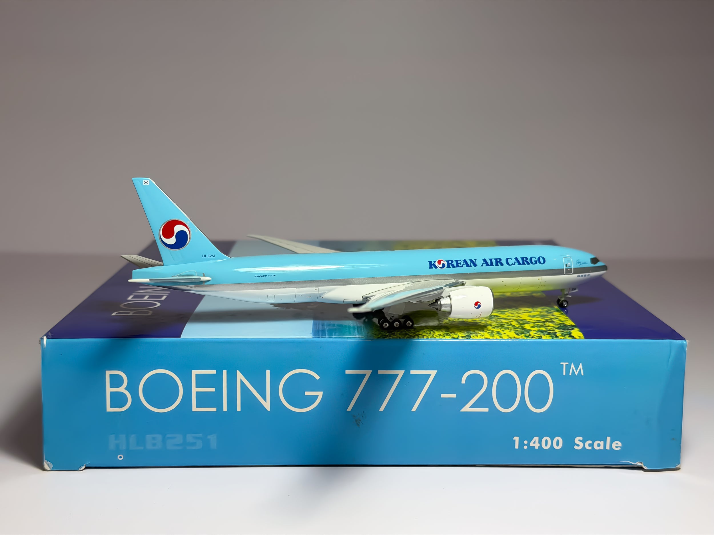 Korean Air Boeing 777-200F 1:400 Phoenix HL8251 (PH404001)