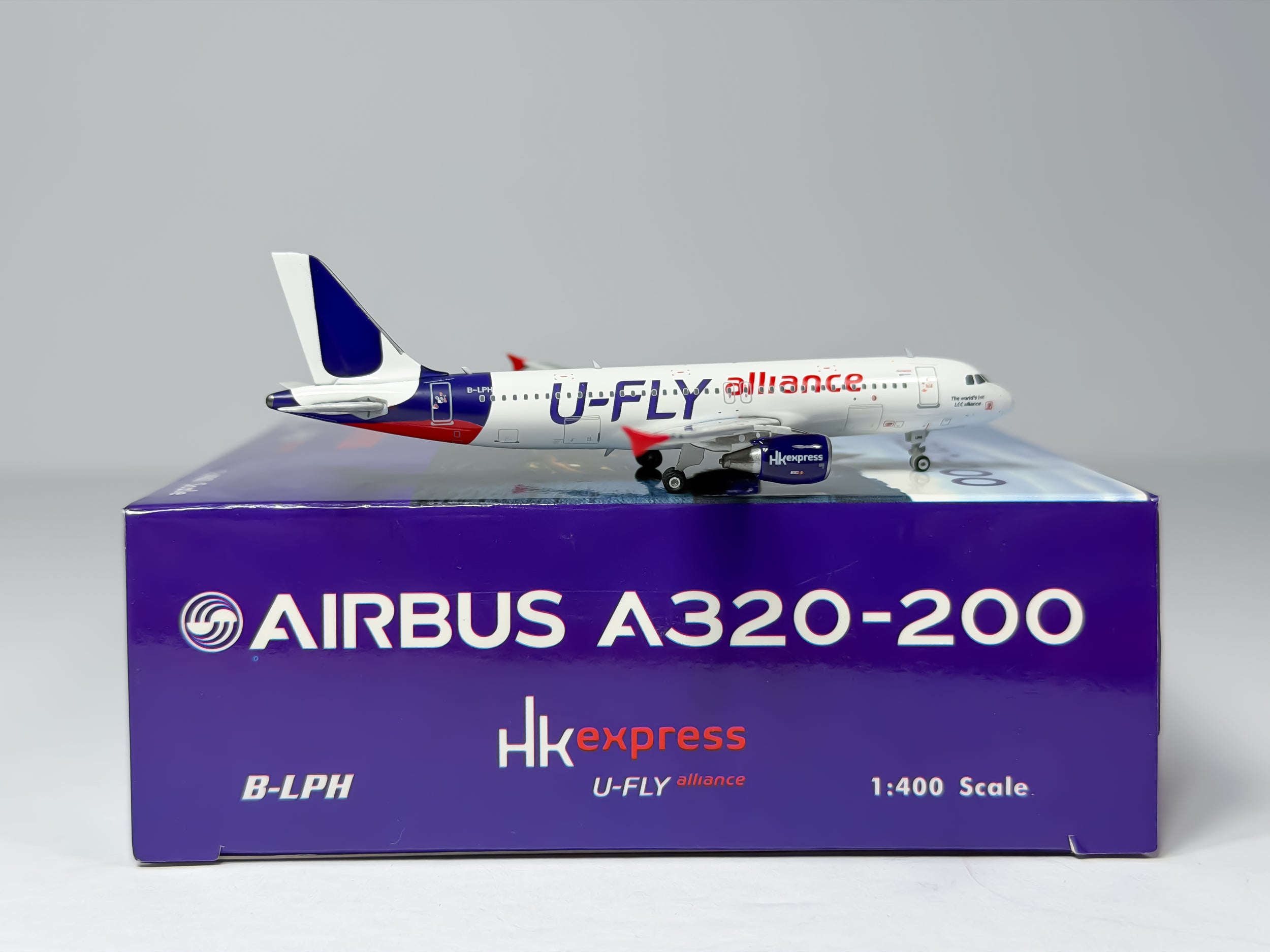 HK Express Airbus A320 1:400 Phoenix B-LPH (PH404130)